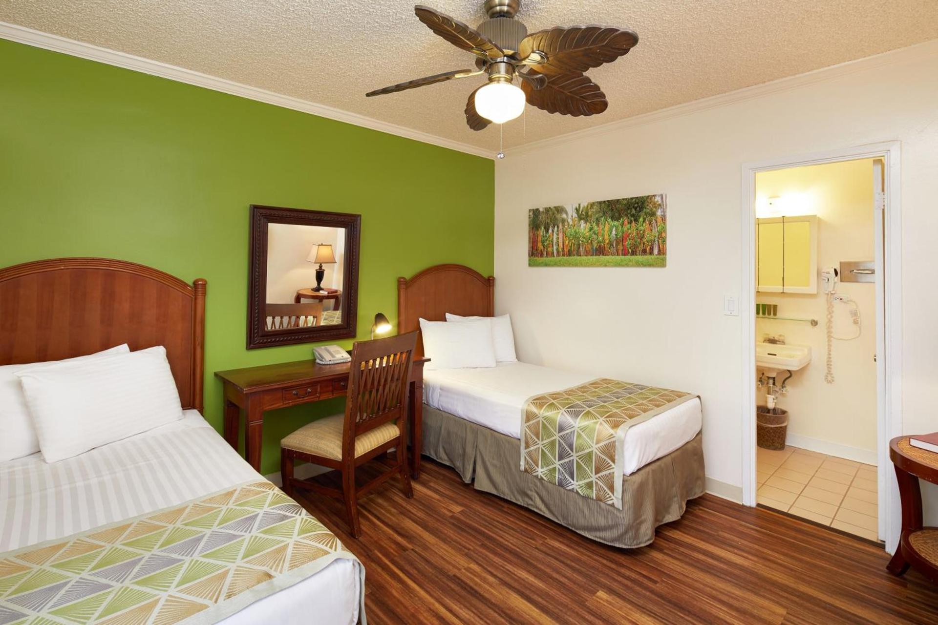 Pacific Marina Inn Airport photo 23