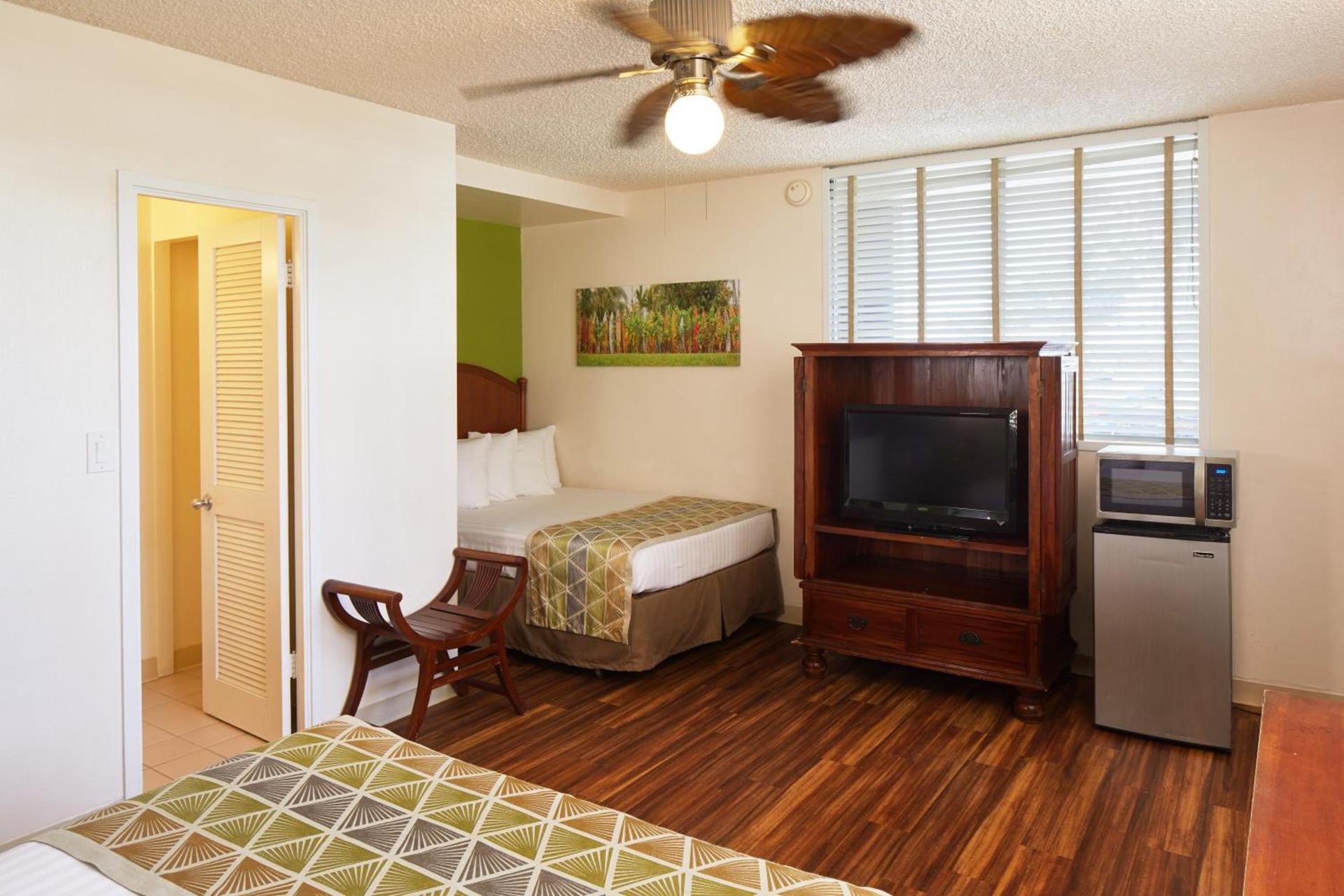 Pacific Marina Inn Airport photo 19