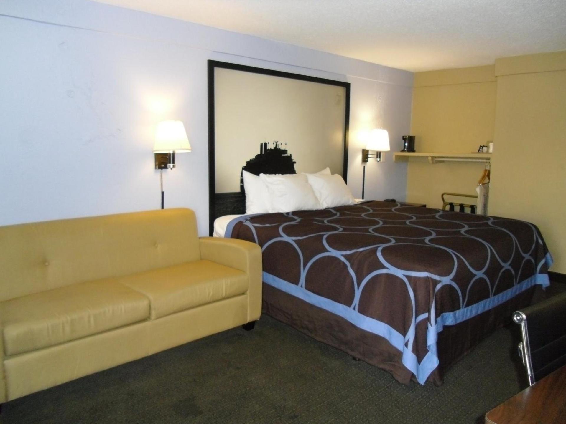 Super 8 by Wyndham Lantana West Palm Beach photo 30