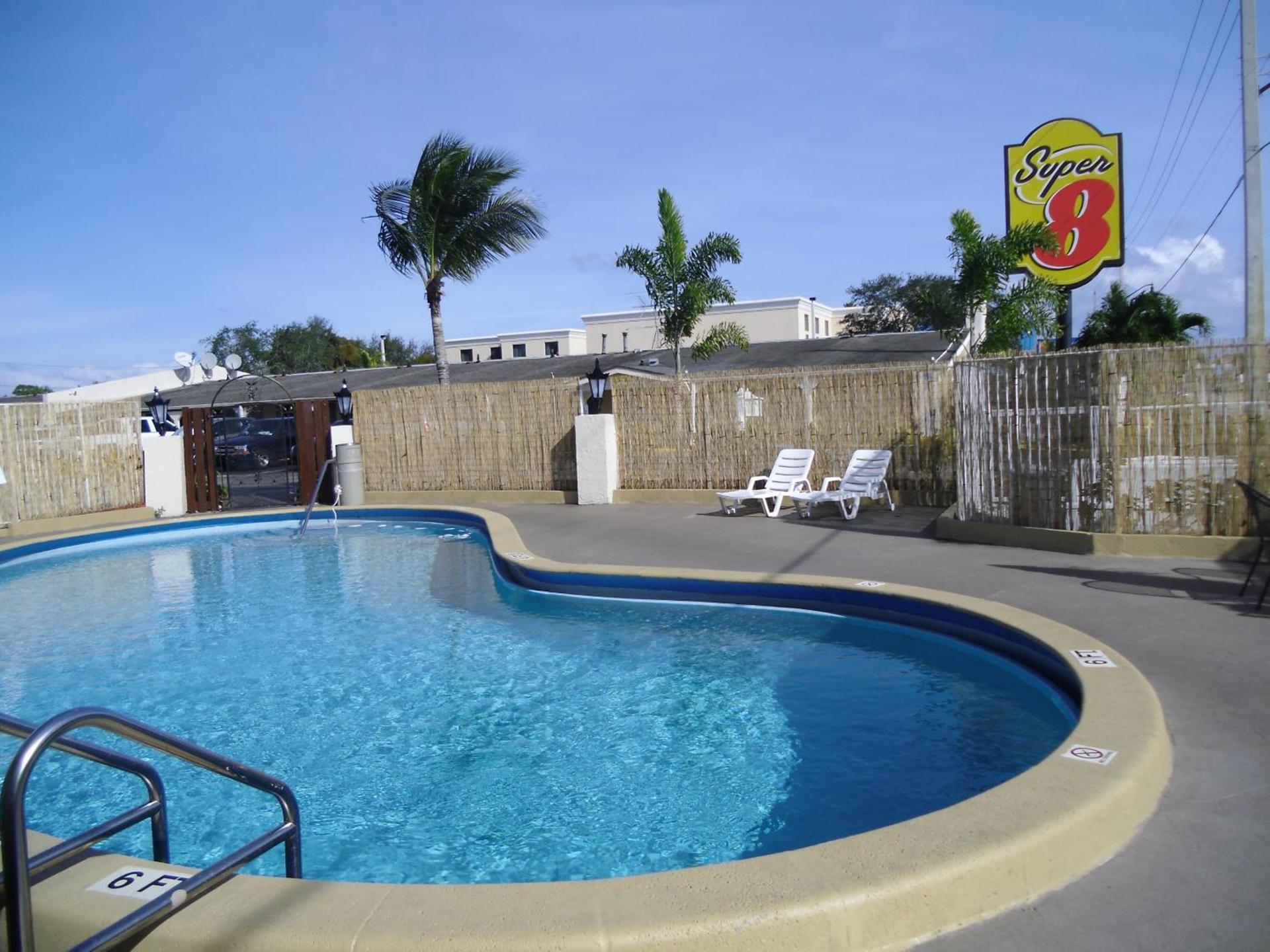 Super 8 by Wyndham Lantana West Palm Beach photo 16