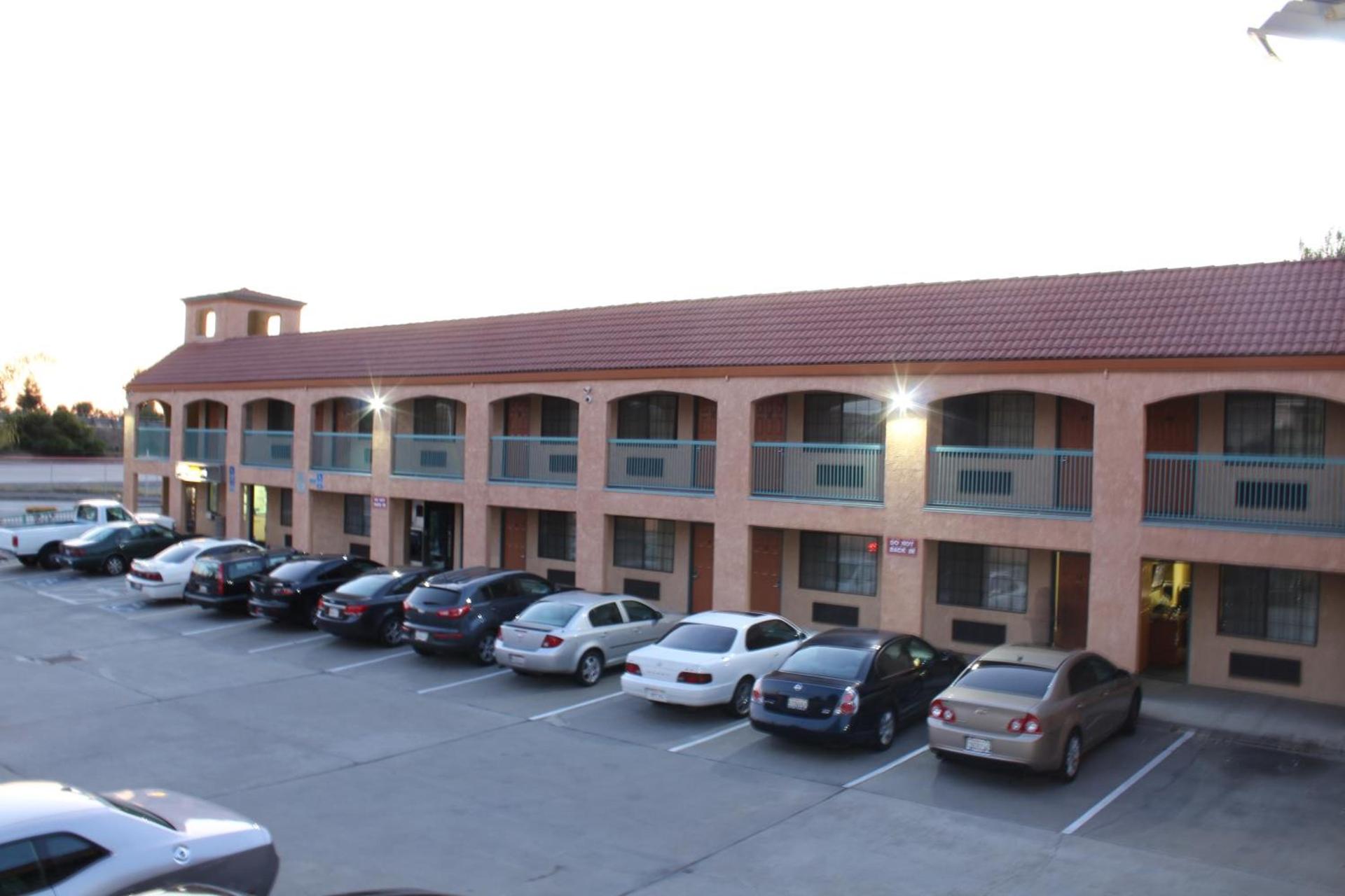 Travelers Inn photo 12