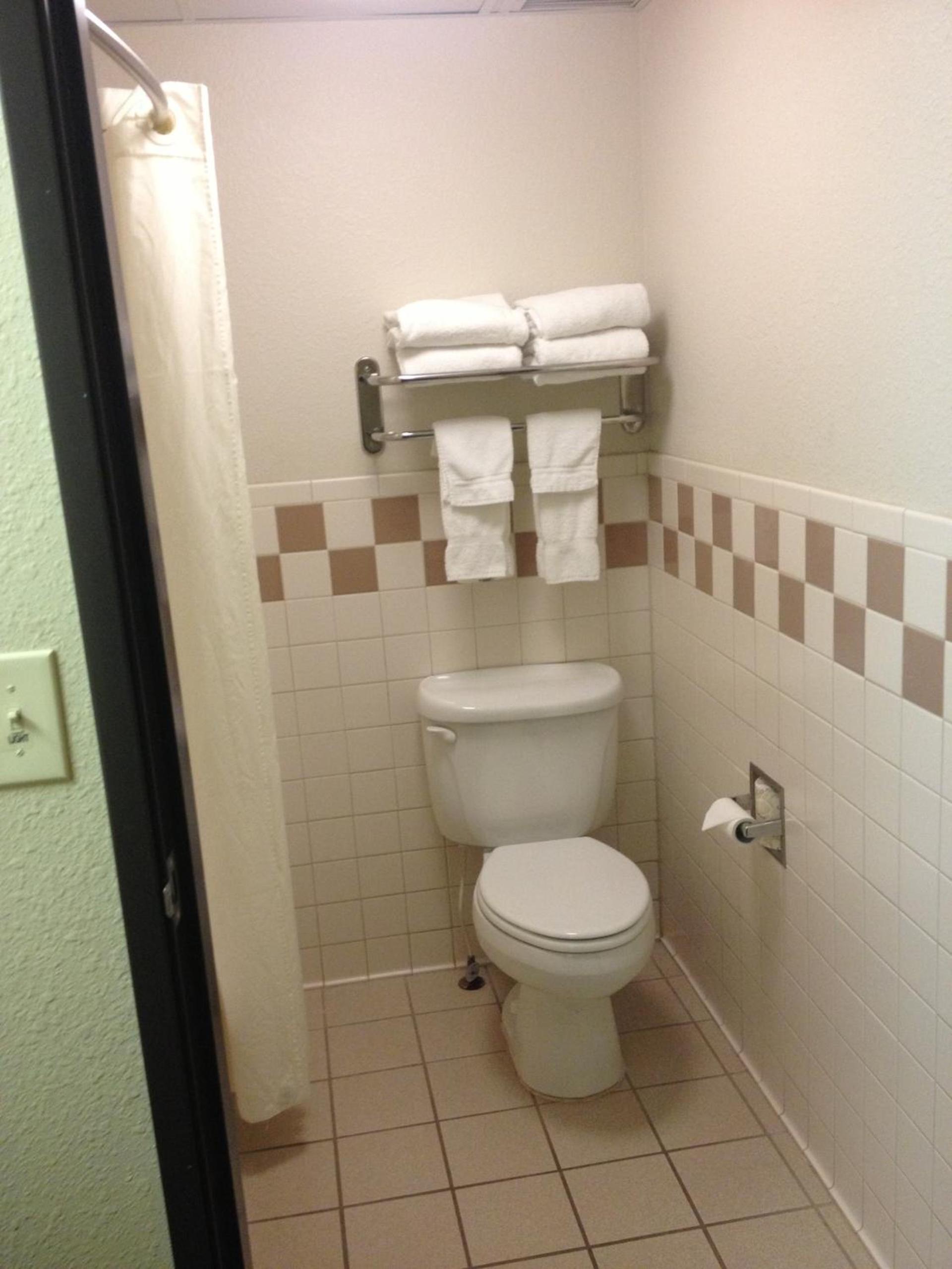 AmericInn by Wyndham McAlester photo 35