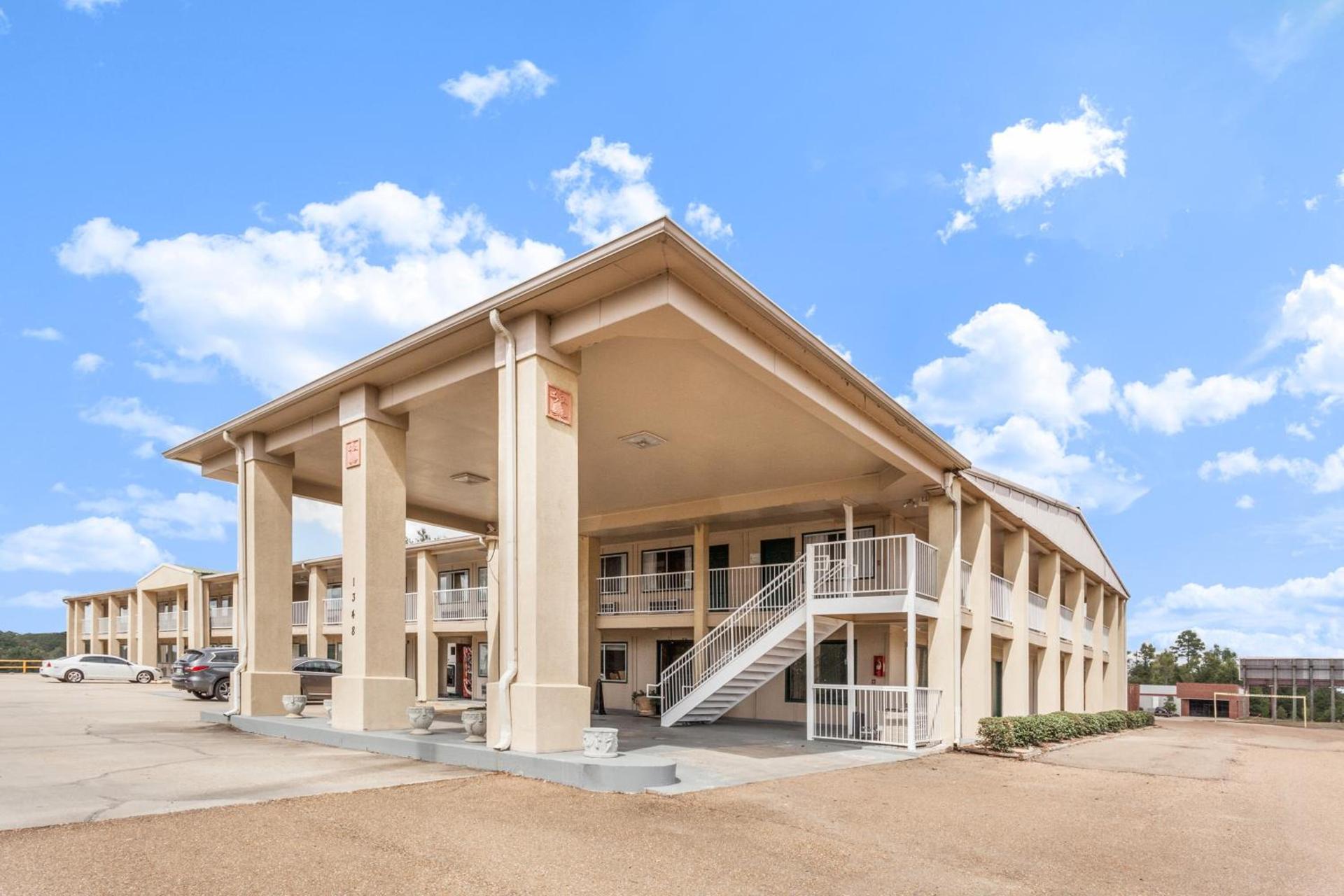 Super 8 by Wyndham Brookhaven — hotel in Brookhaven