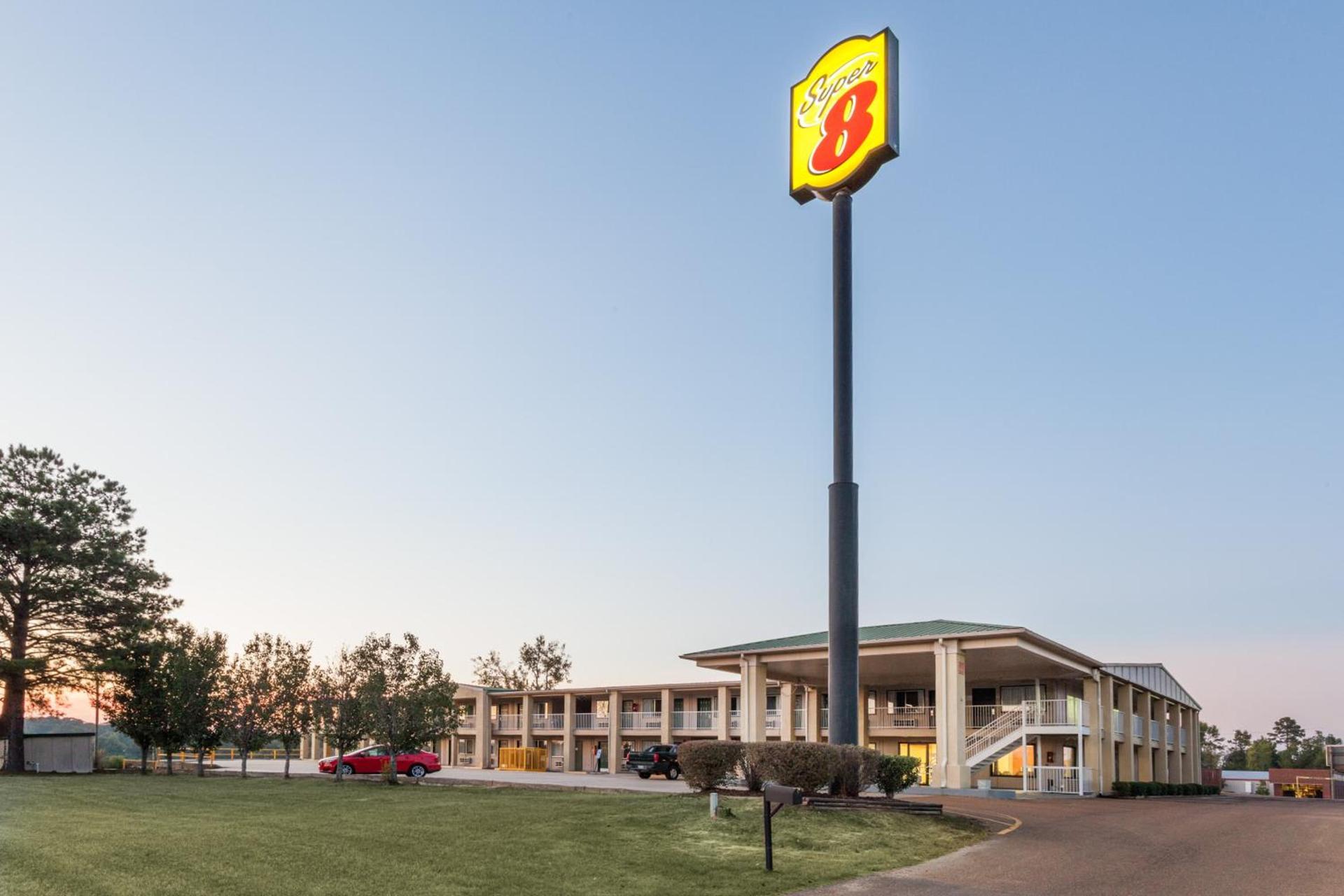 Super 8 by Wyndham Brookhaven photo 7