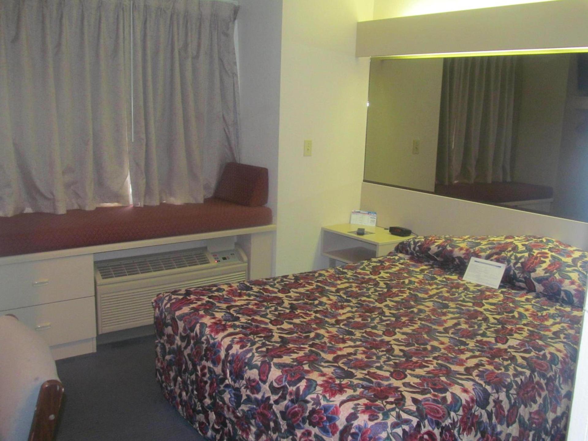 Microtel Inn by Wyndham Champaign photo 3