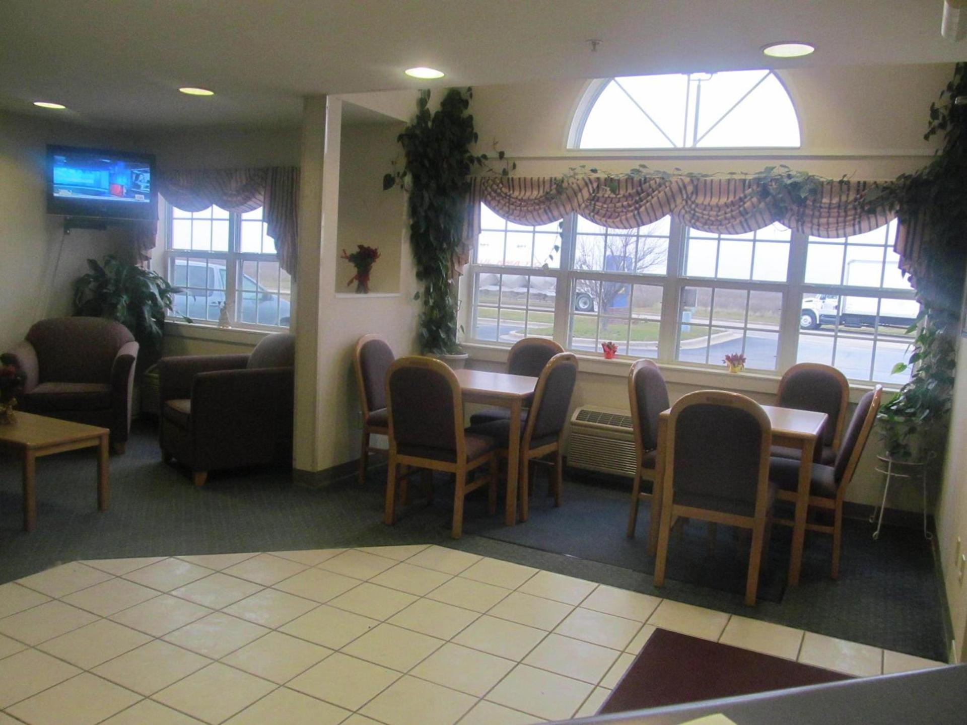 Microtel Inn by Wyndham Champaign photo 6