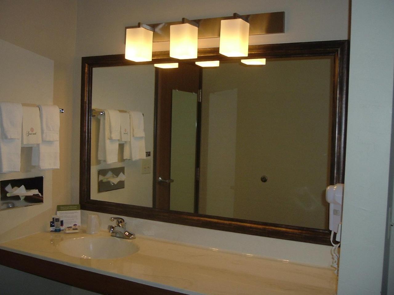 AmericInn by Wyndham Sturgeon Bay photo 6