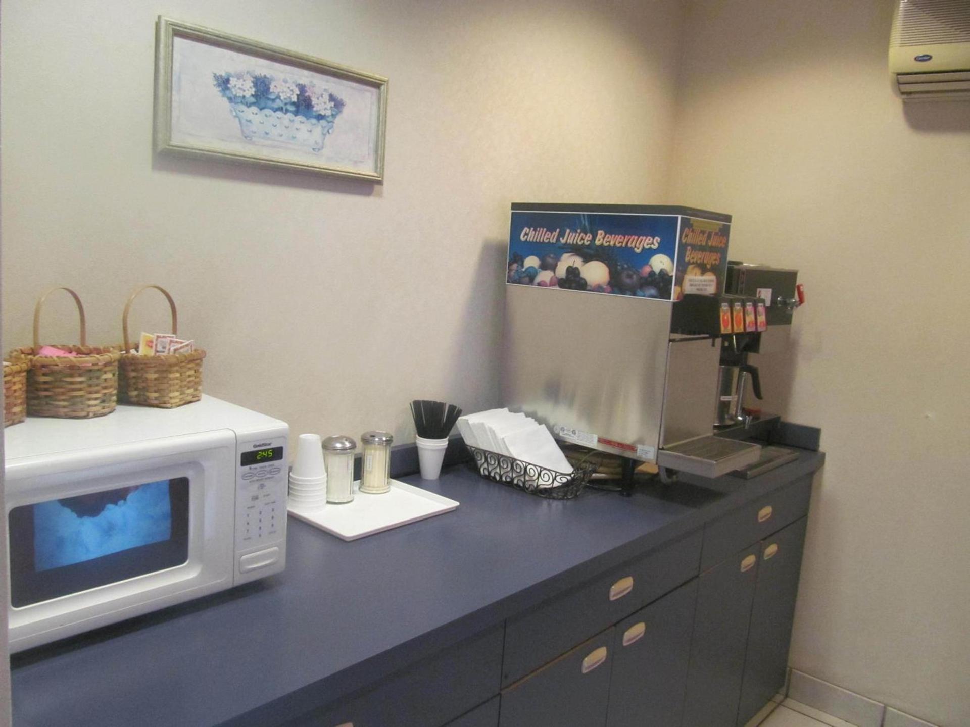 Microtel Inn by Wyndham Champaign photo 14
