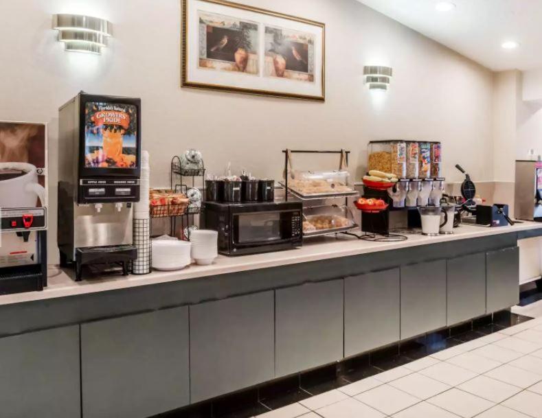 Ramada by Wyndham Columbia photo 33