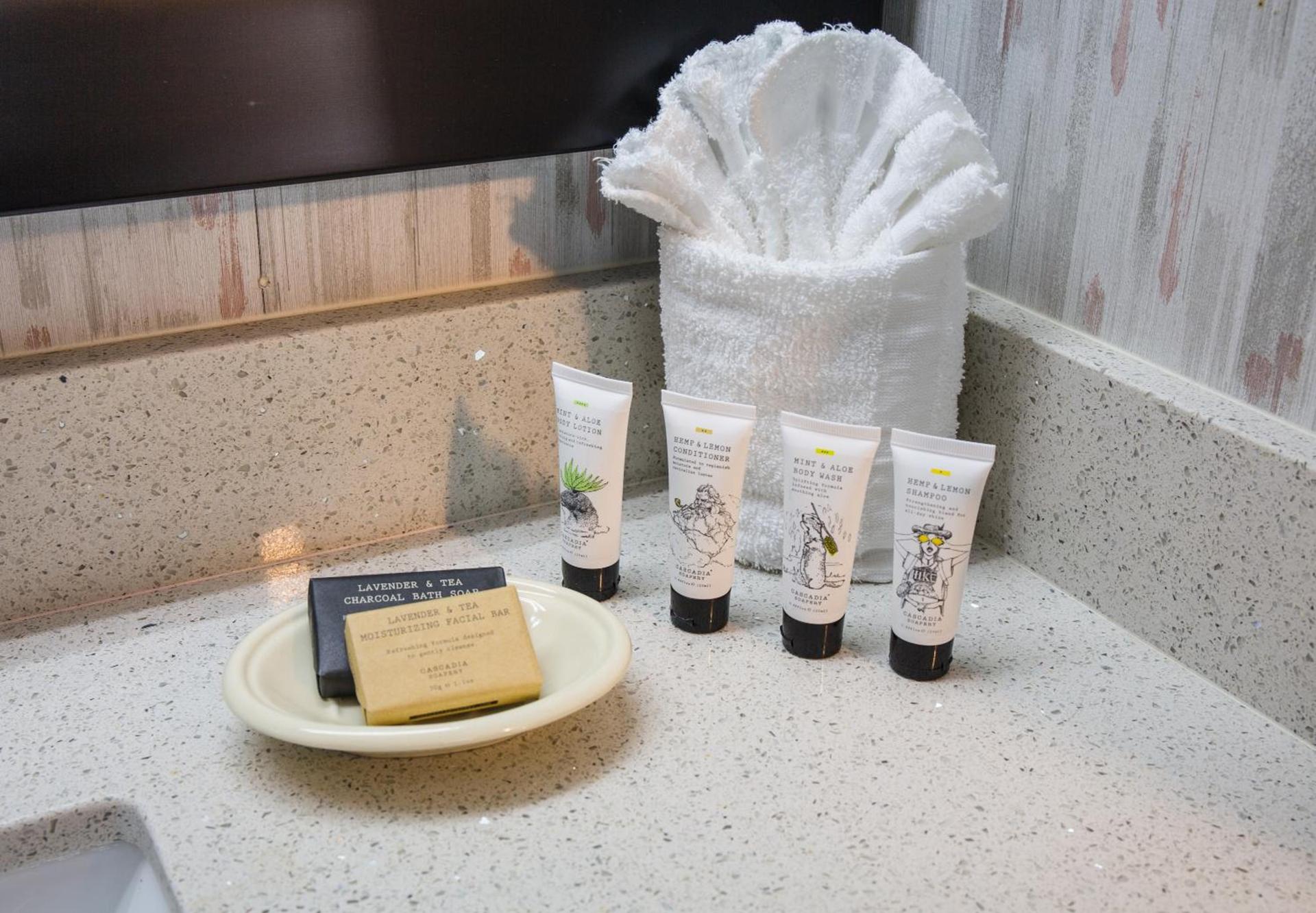 Bridgeway Inn & Suites - Portland Airport photo 10