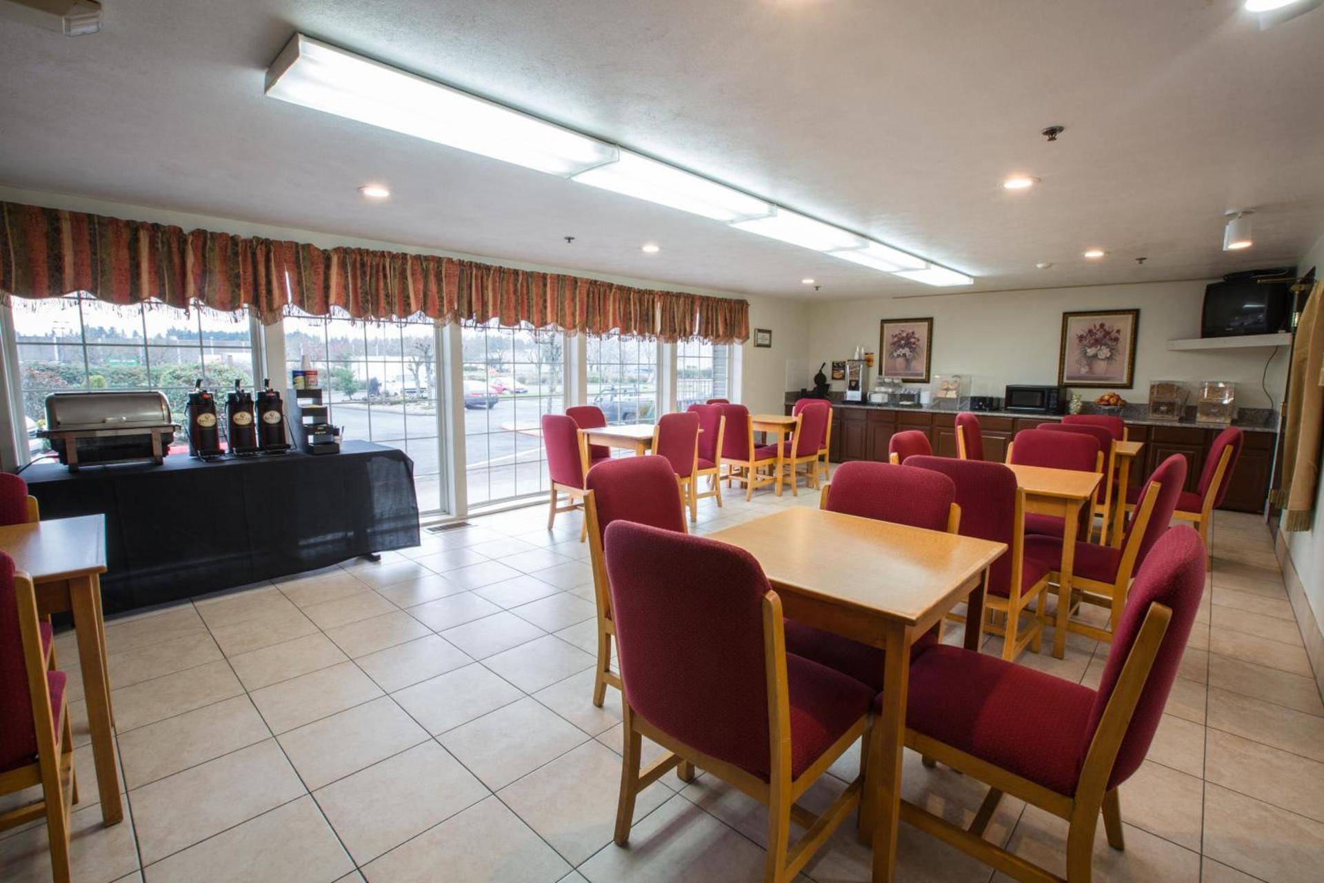Bridgeway Inn & Suites - Portland Airport photo 14