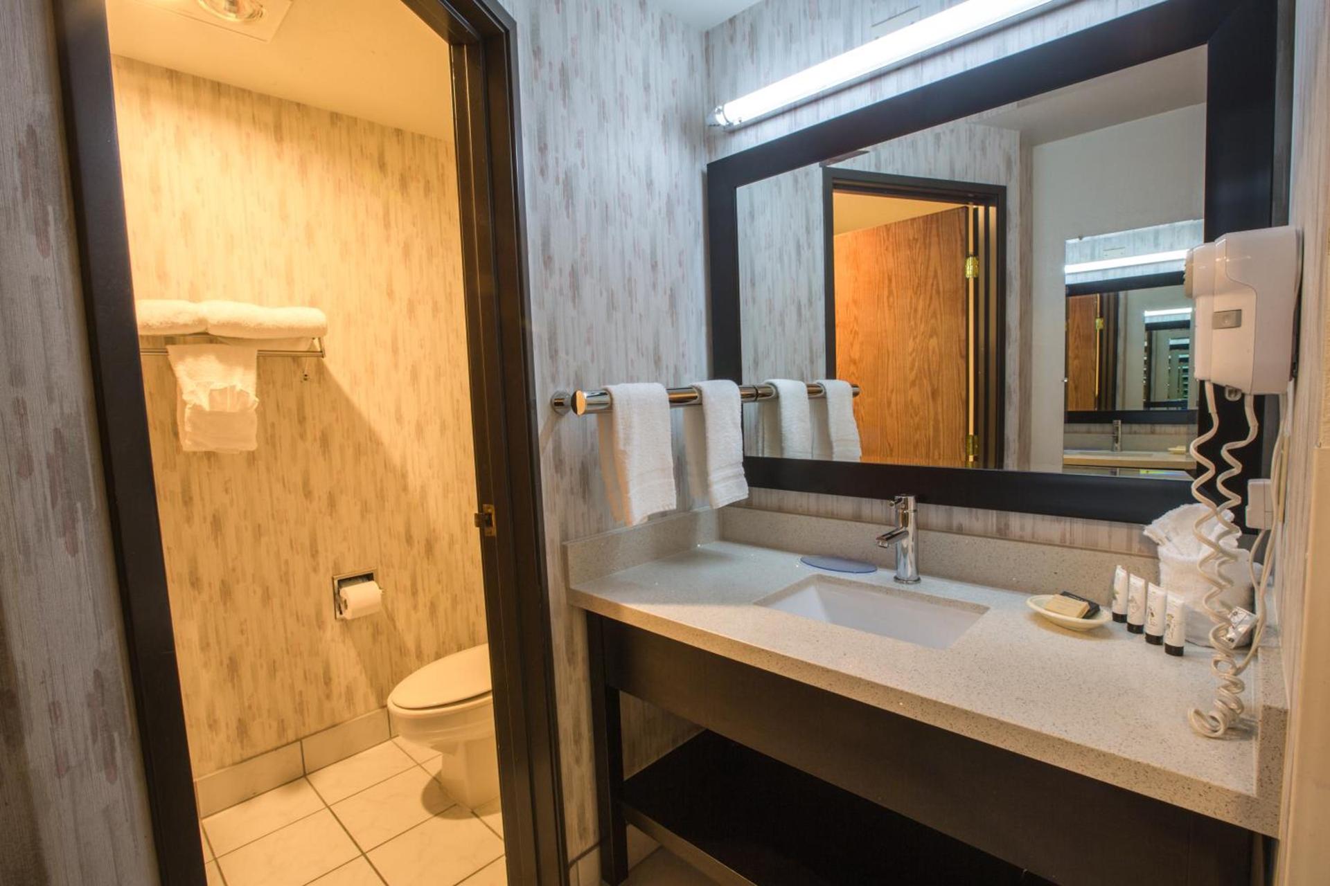 Bridgeway Inn & Suites - Portland Airport photo 7