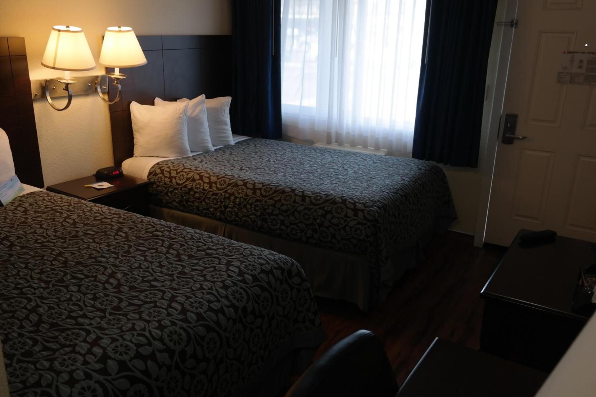 Days Inn by Wyndham Santa Maria photo 16