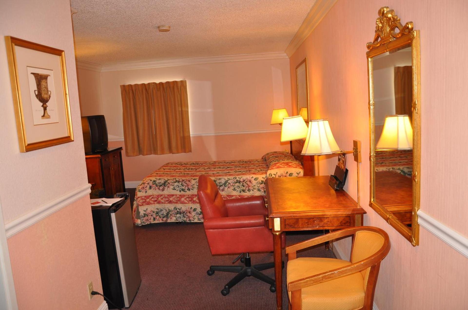 Super 8 by Wyndham Hayward Downtown photo 22