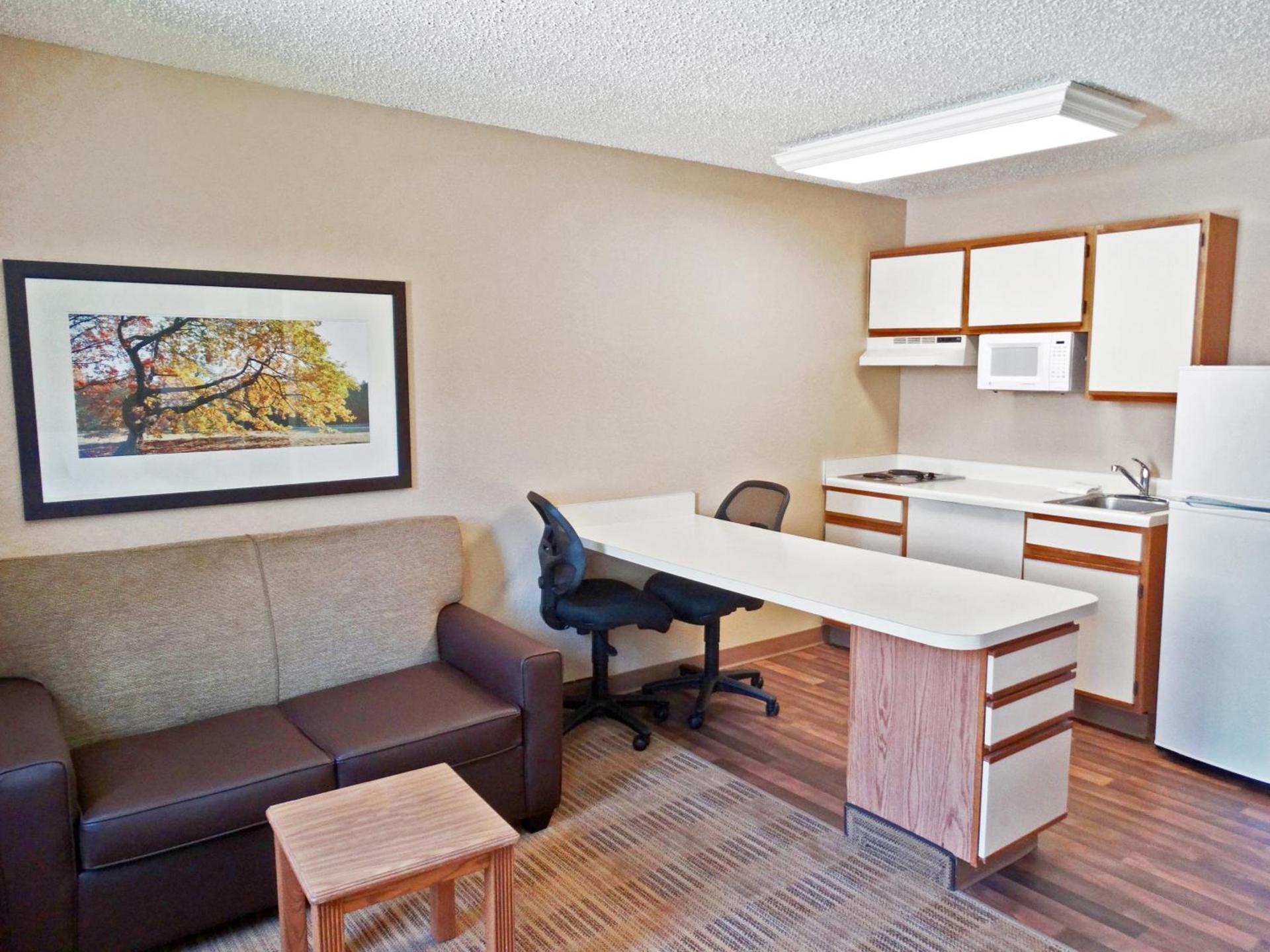 Extended Stay America Suites - Indianapolis - West 86th St photo 53