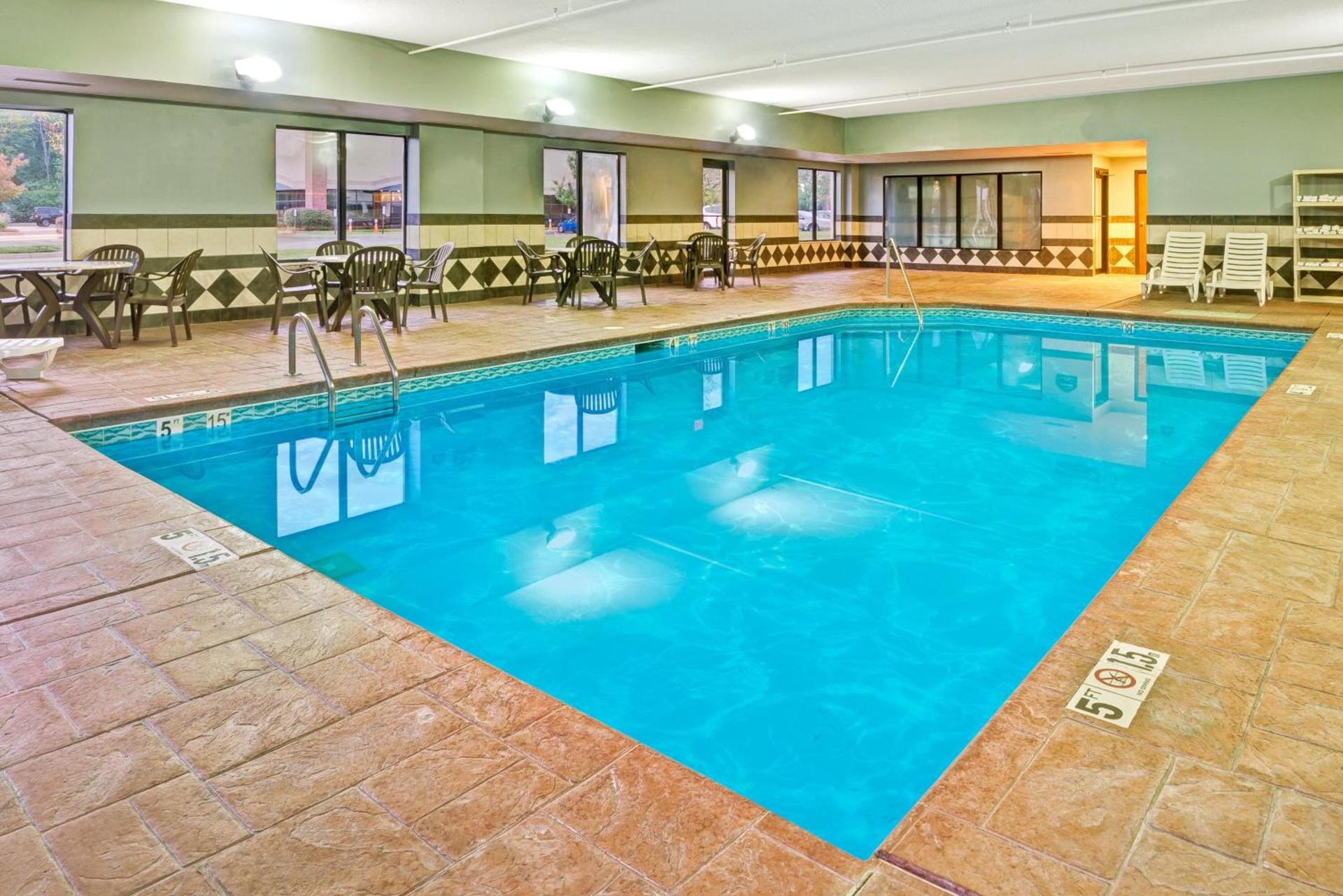 Wingate by Wyndham Cincinnati Blue Ash photo 17