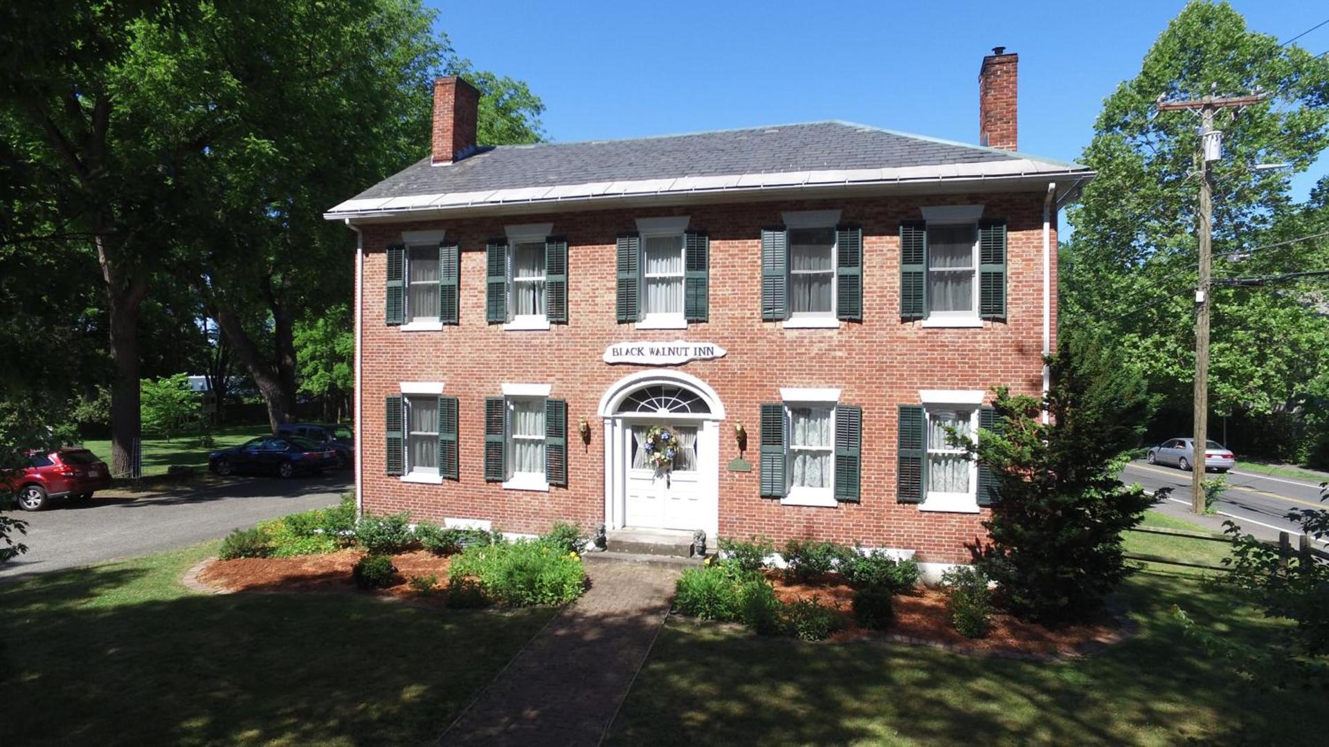 The Black Walnut Inn photo 2