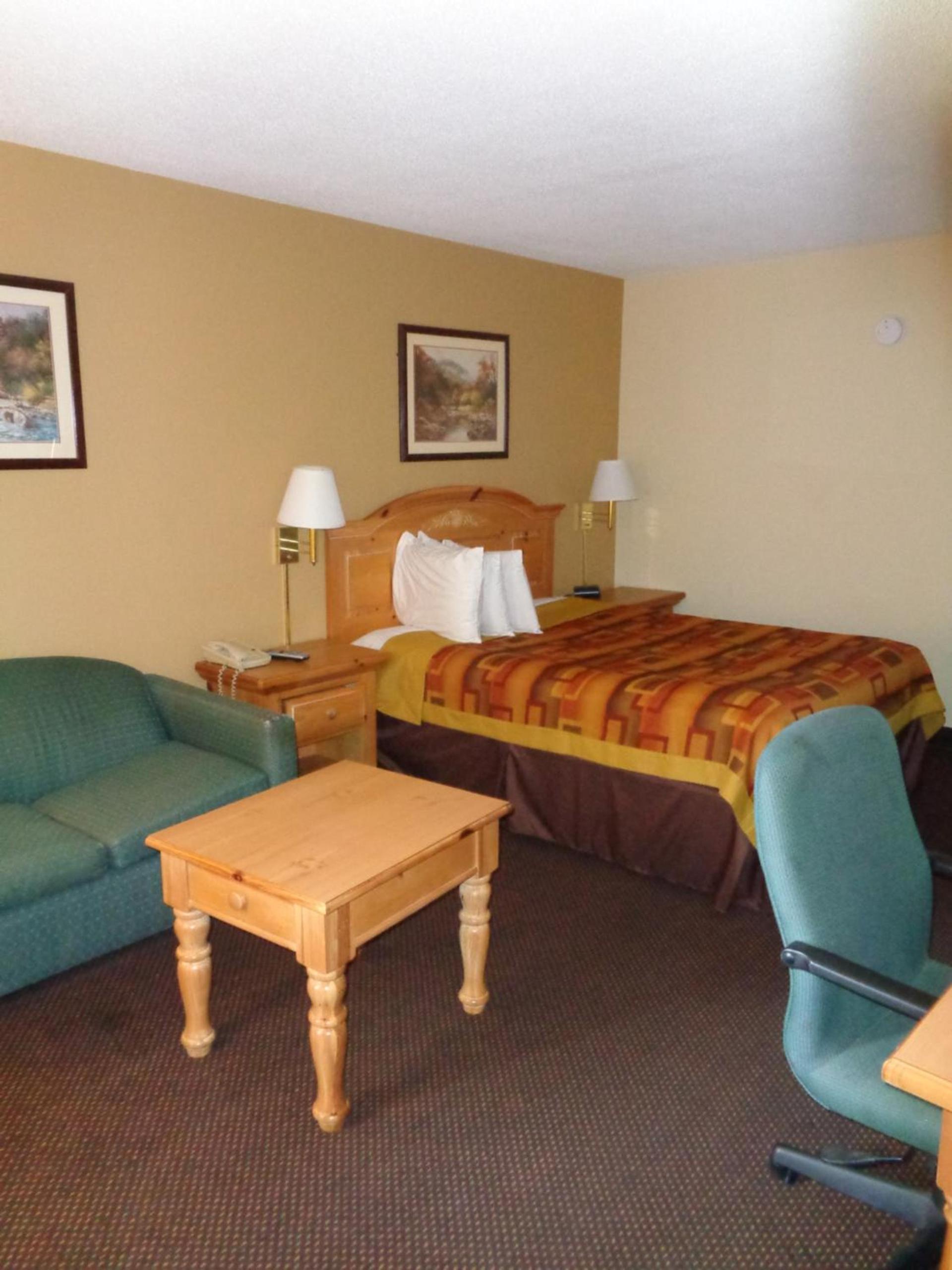 Clarksville Inn photo 29