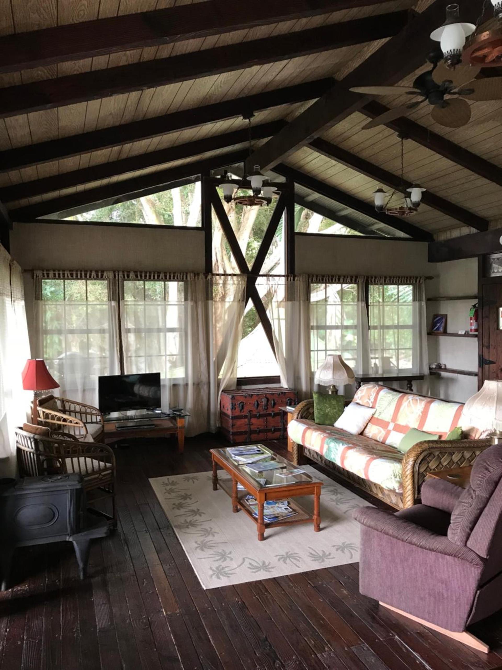 Hale Maluhia Country Inn photo 9