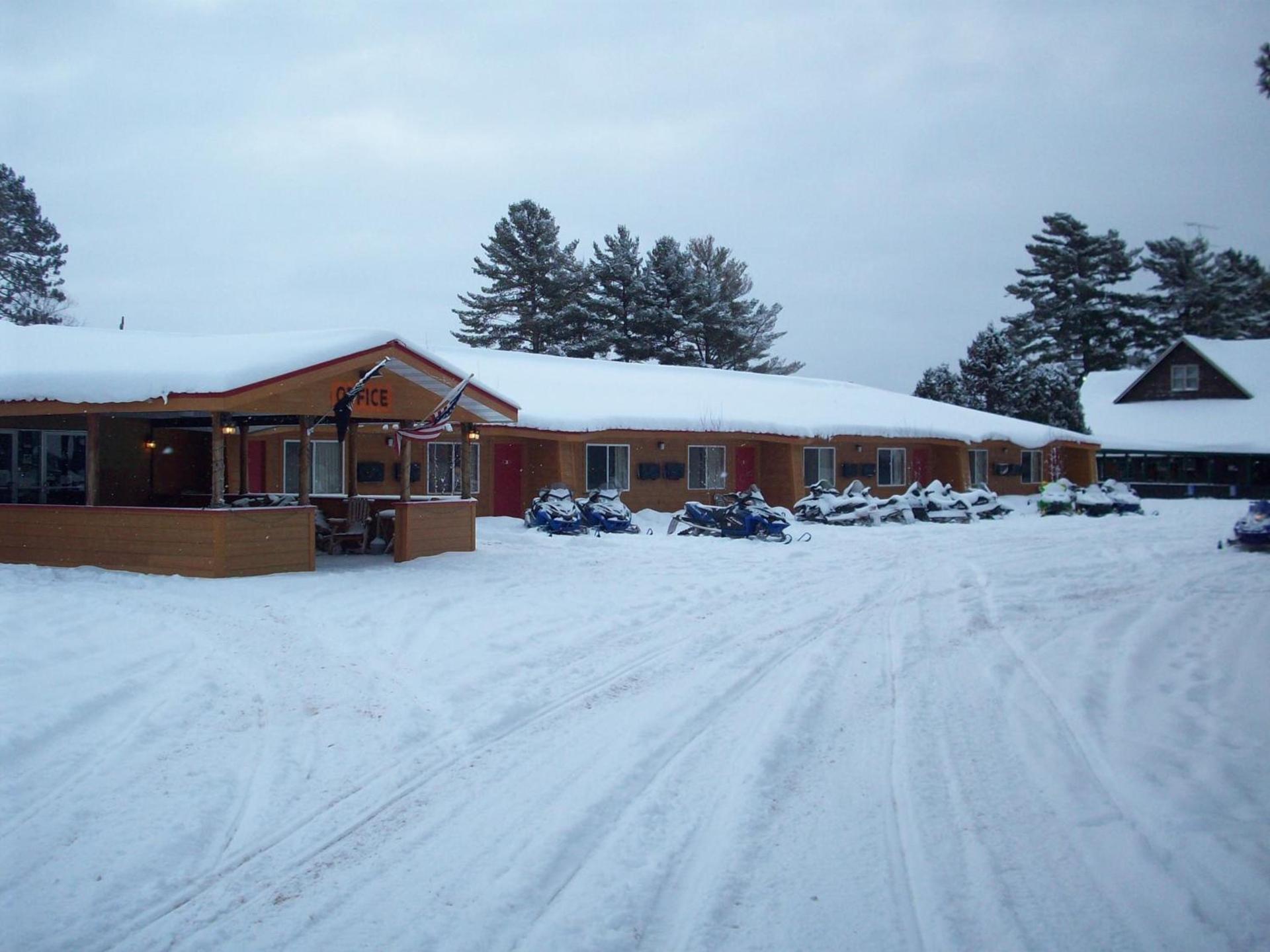 Hiawatha Lodge Inn photo 43
