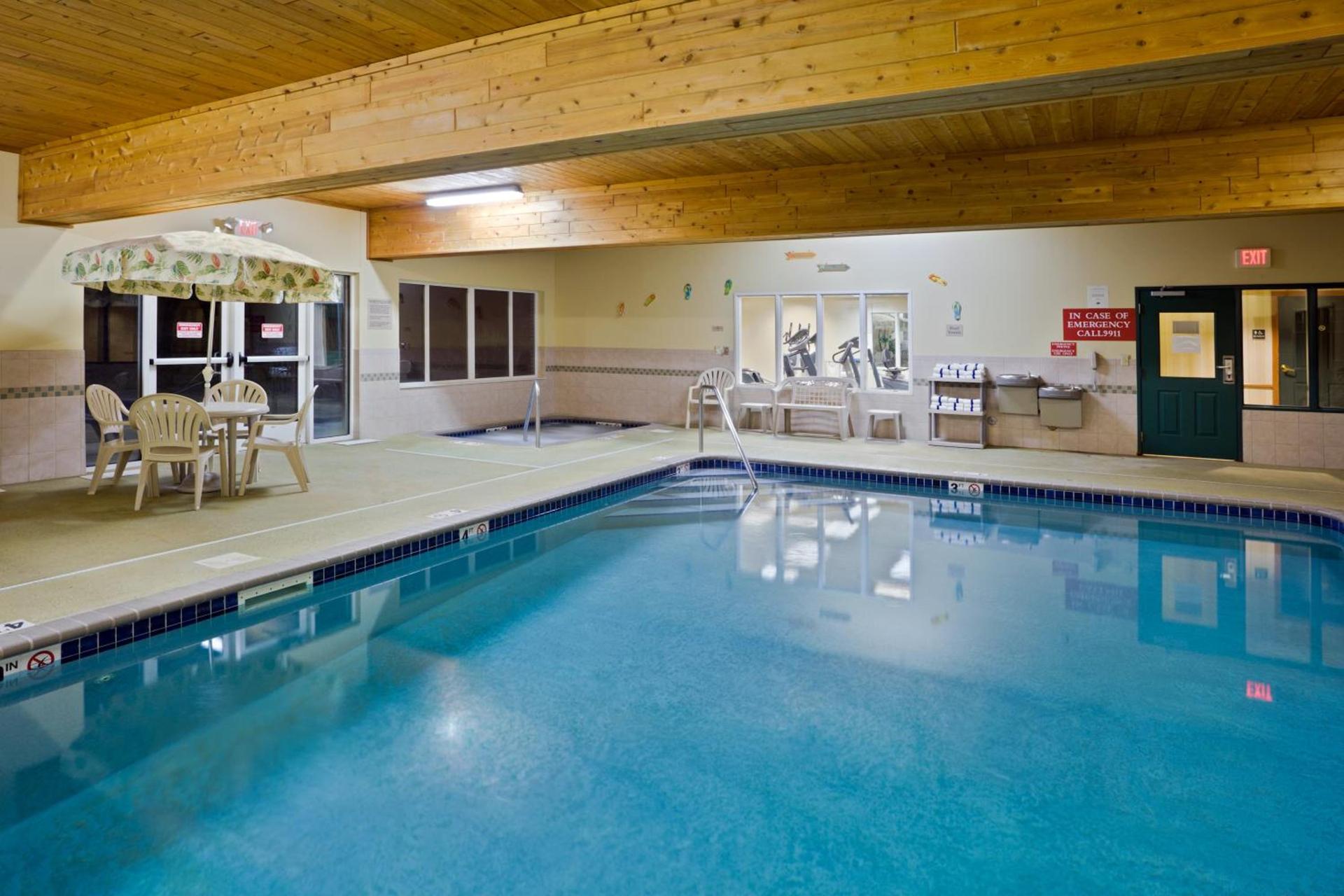 AmericInn by Wyndham Iron Mountain photo 68