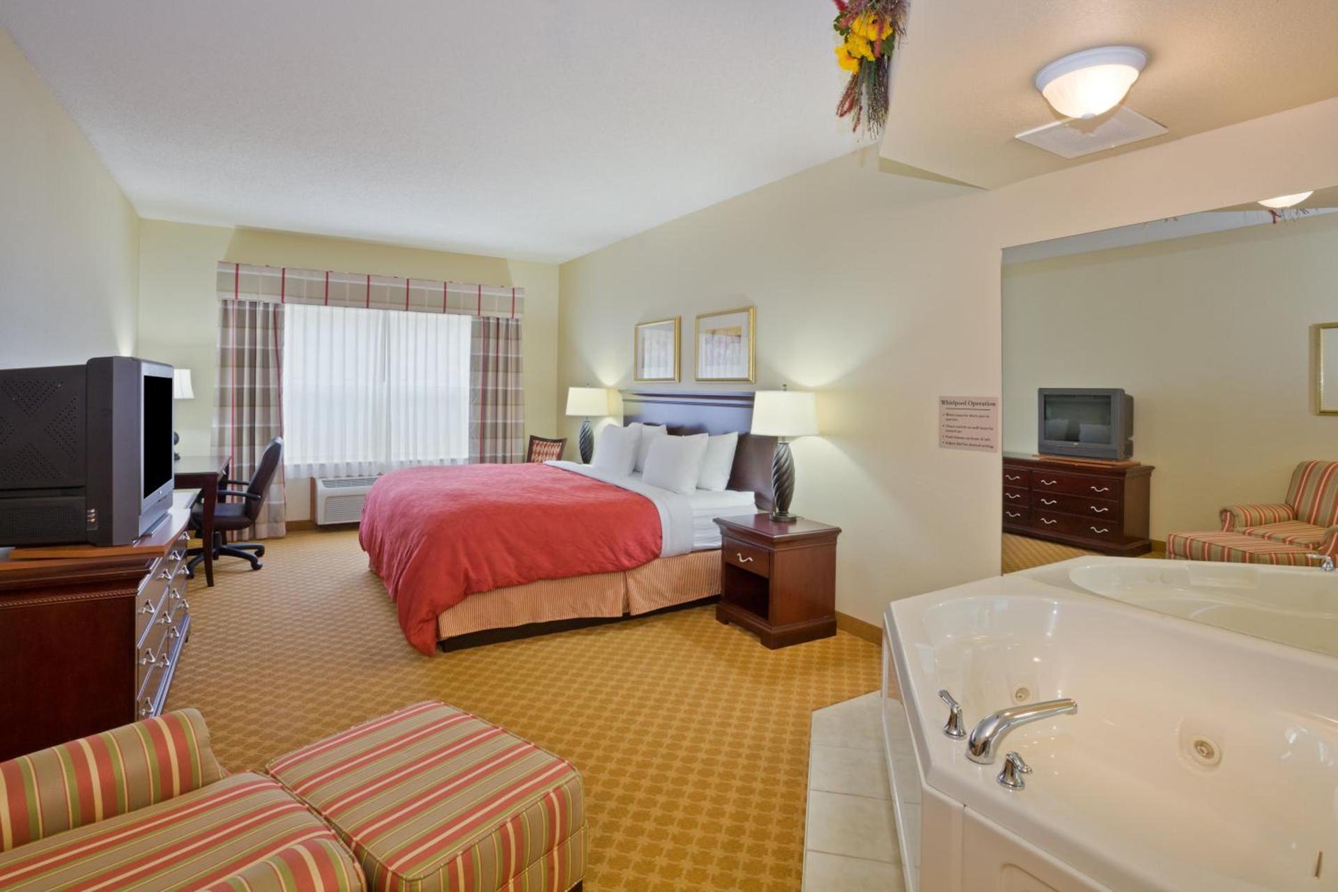 AmericInn by Wyndham Iron Mountain photo 42