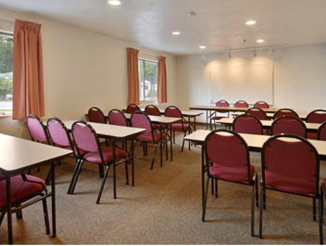 Super 8 by Wyndham Lacey Olympia Area photo 39