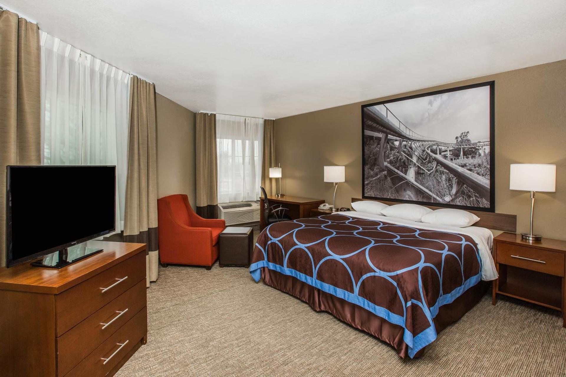 Super 8 by Wyndham Altoona photo 32
