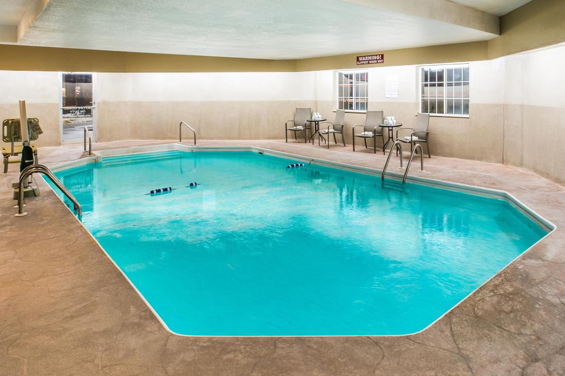 Super 8 by Wyndham Altoona photo 37