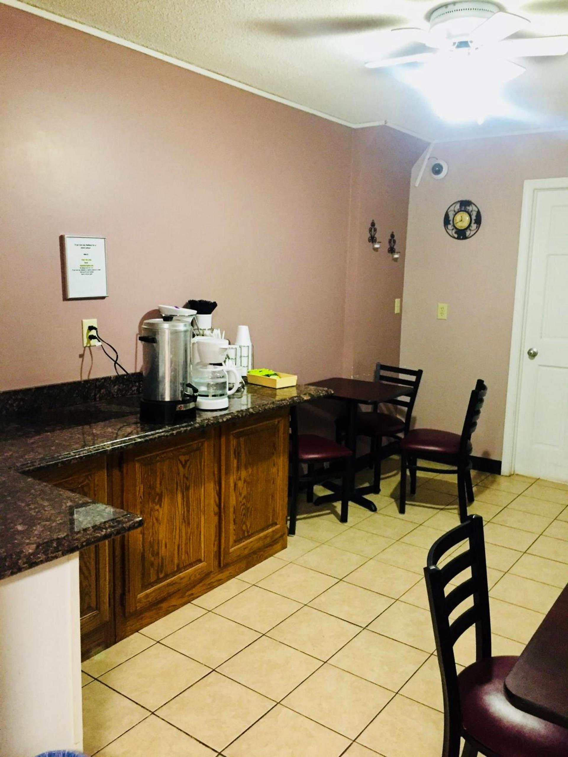 Island Inn photo 4