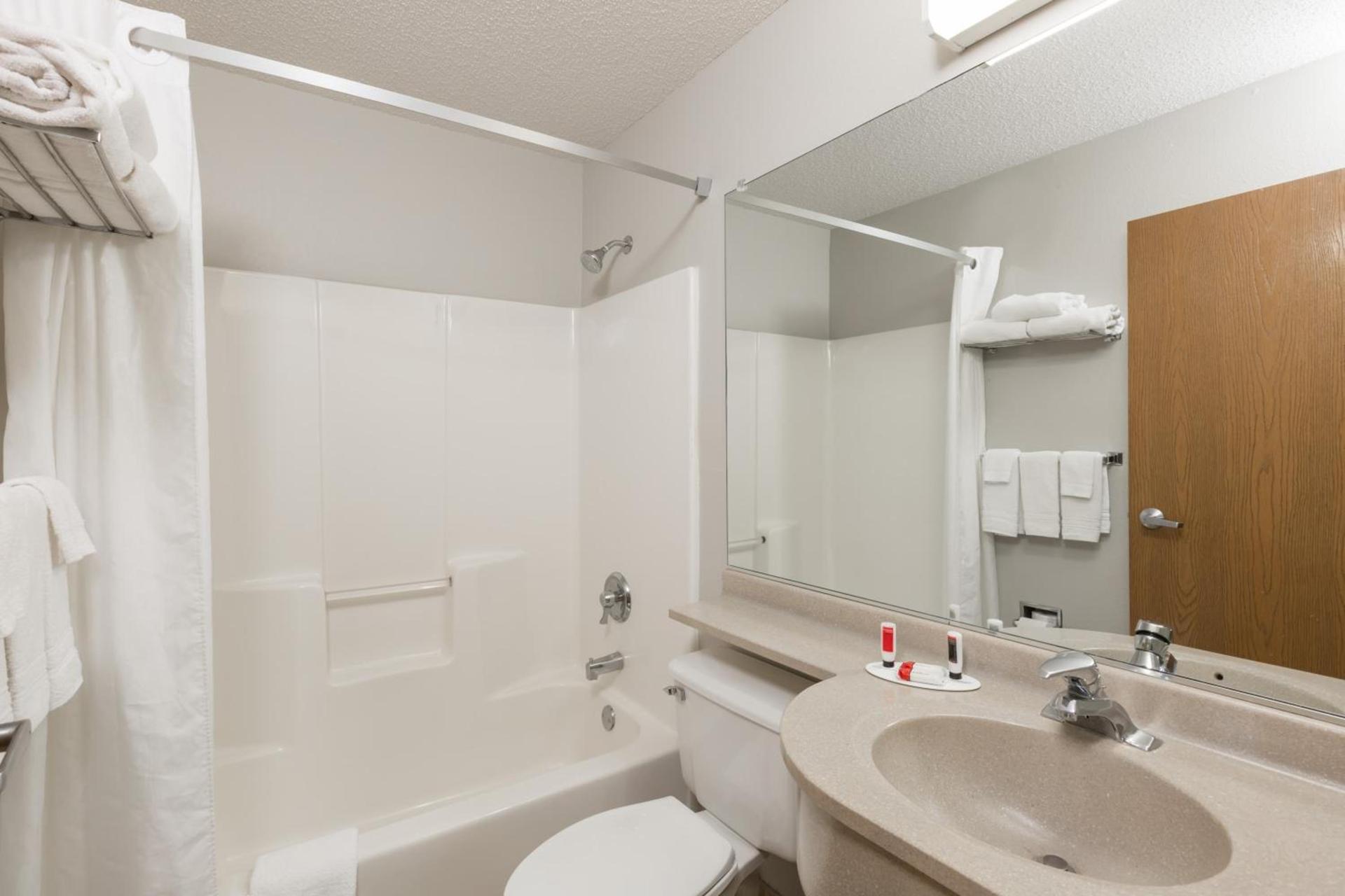 Microtel Inn & Suites by Wyndham Sioux Falls photo 17
