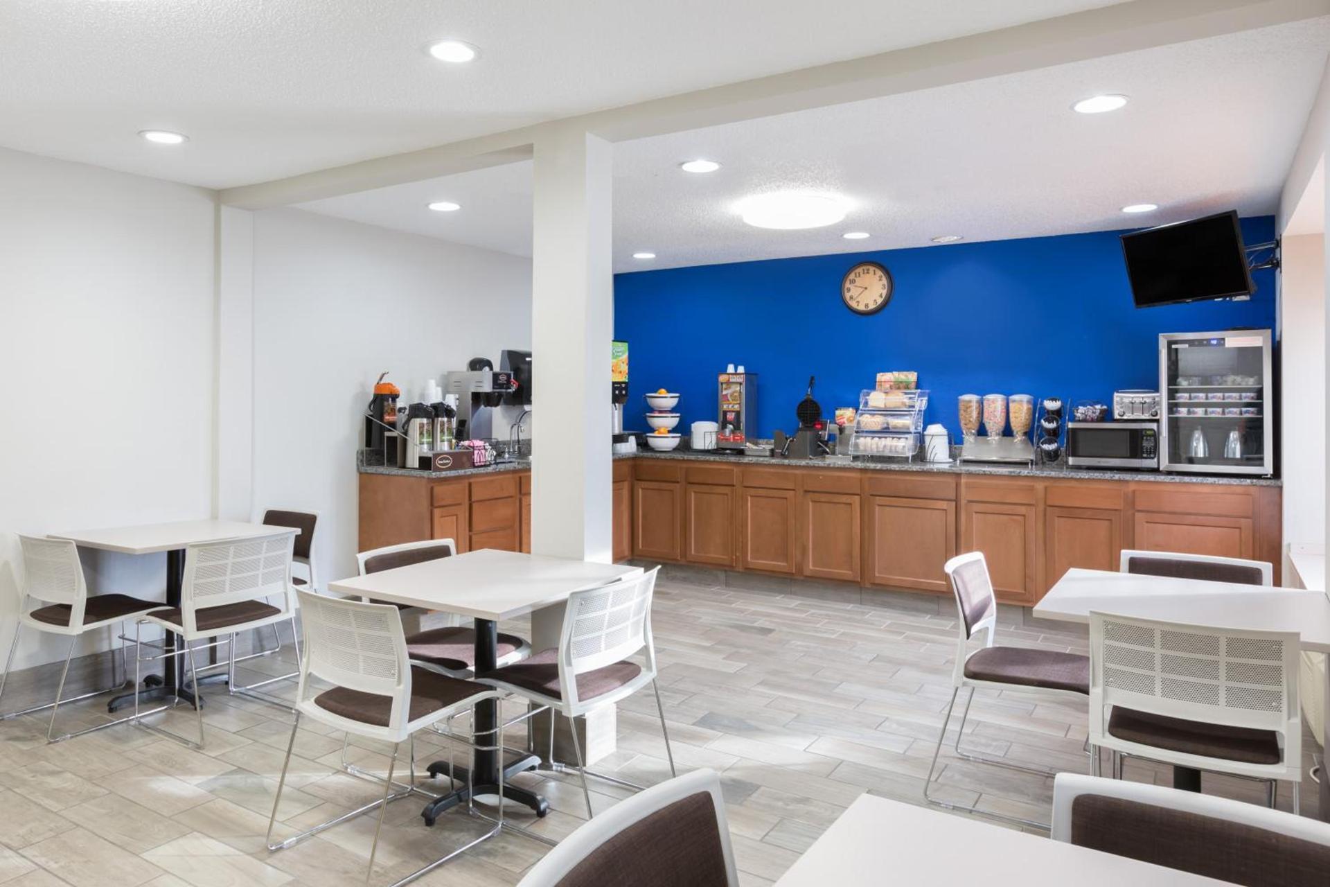 Microtel Inn & Suites by Wyndham Sioux Falls photo 21