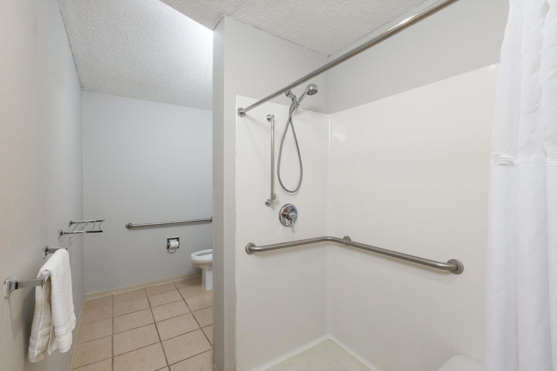 Microtel Inn & Suites by Wyndham Sioux Falls photo 13