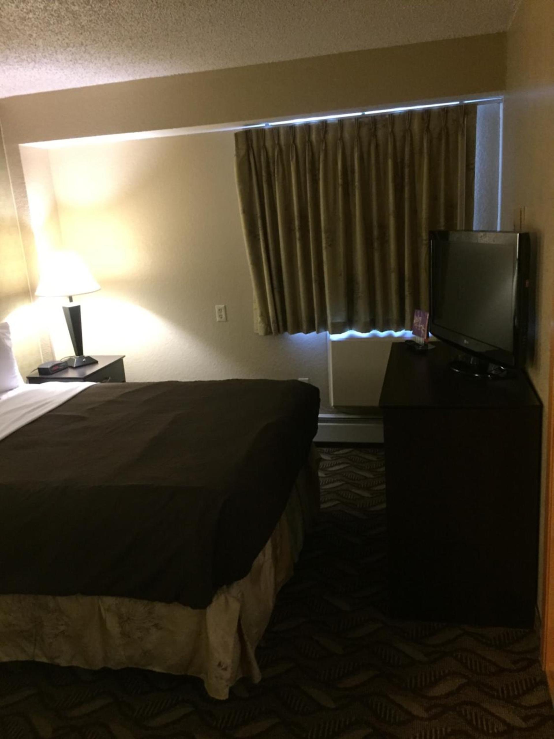 Days Inn by Wyndham Bismarck photo 17