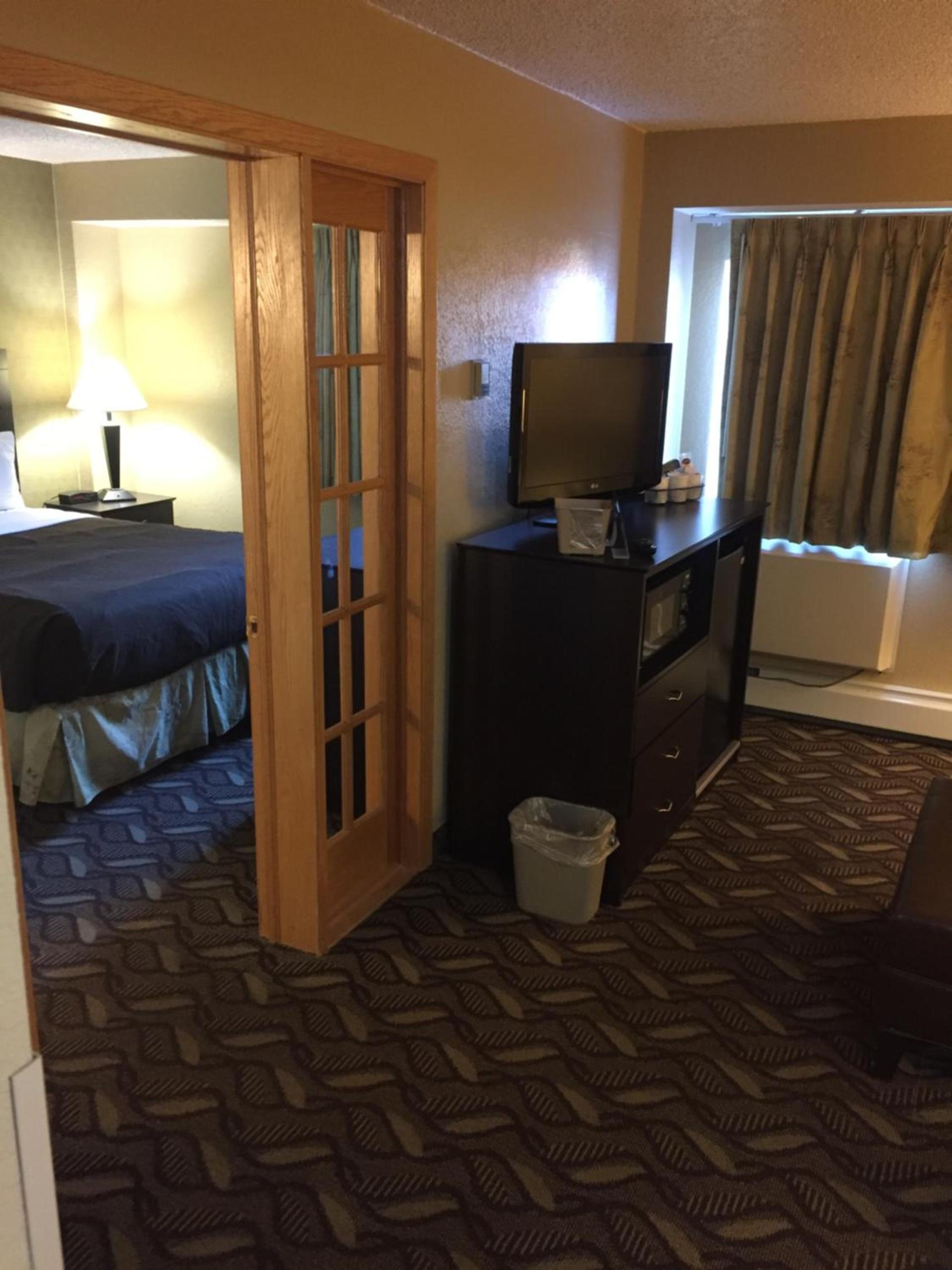 Days Inn by Wyndham Bismarck photo 16