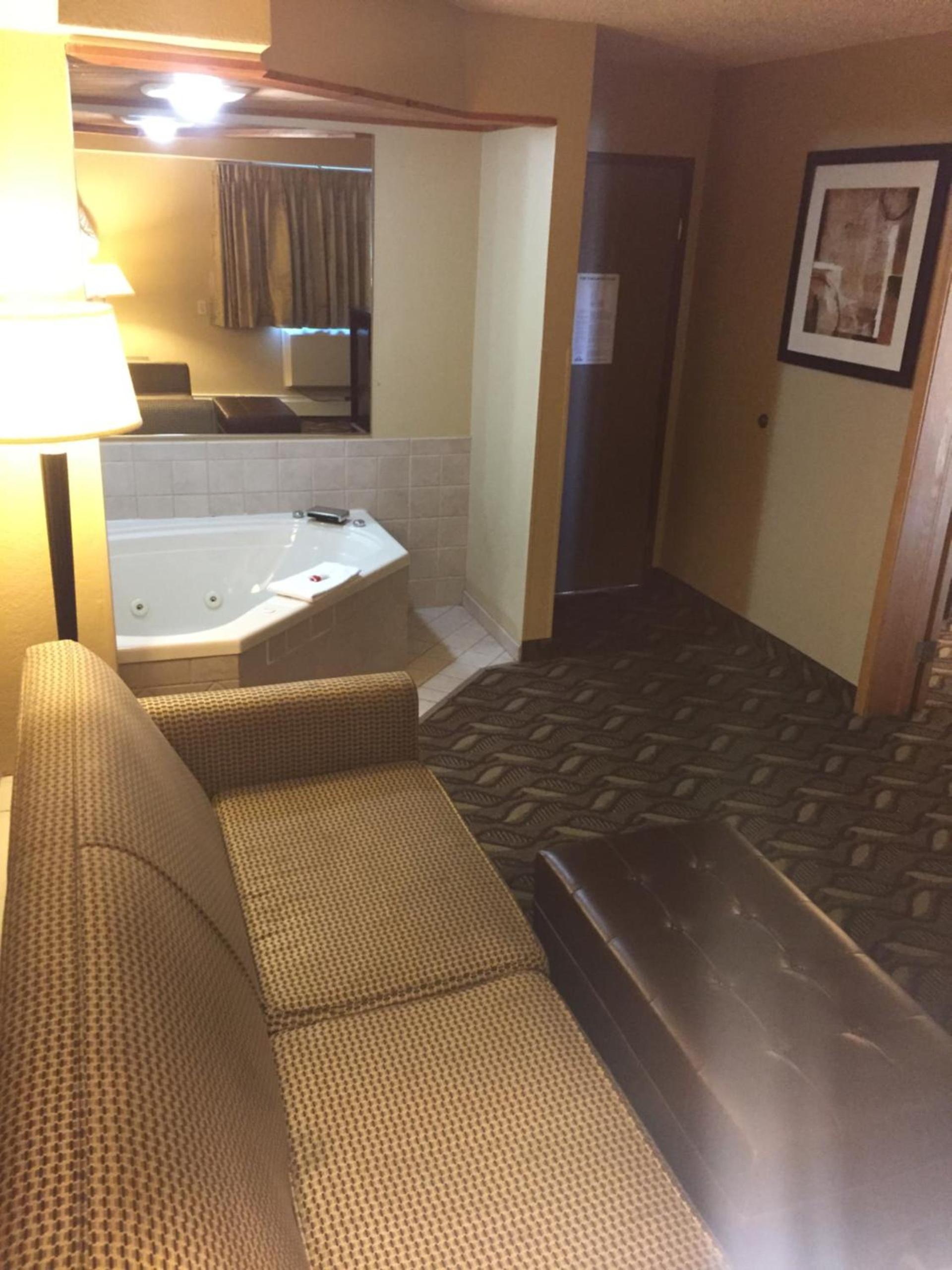 Days Inn by Wyndham Bismarck photo 21