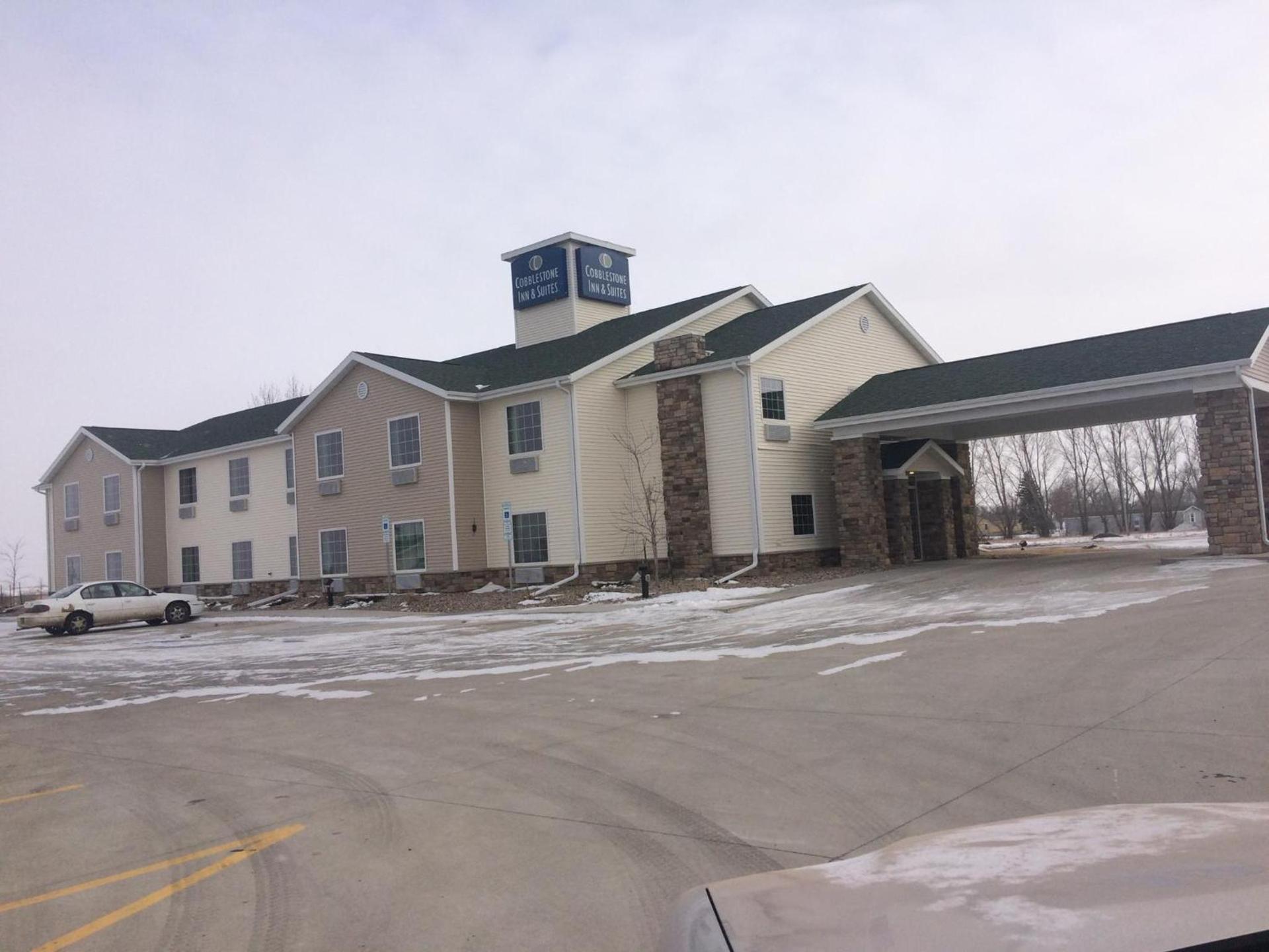 Cobblestone Inn & Suites Steele photo 3