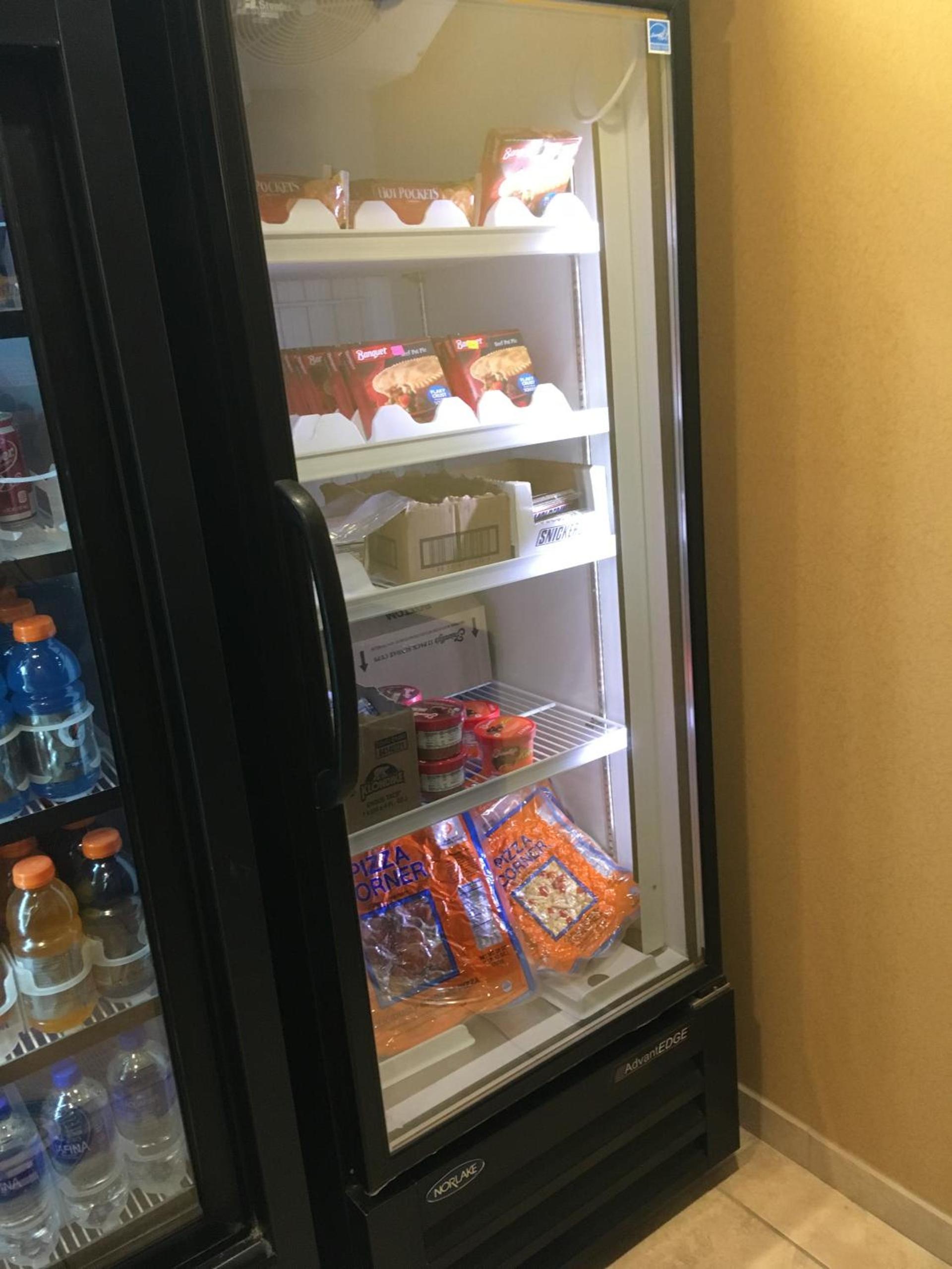 Cobblestone Inn & Suites Steele photo 16