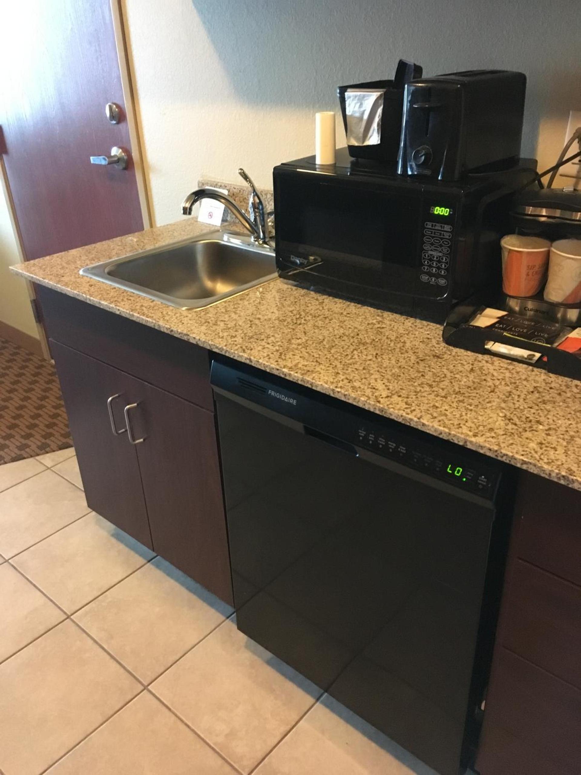 Cobblestone Inn & Suites Steele photo 15