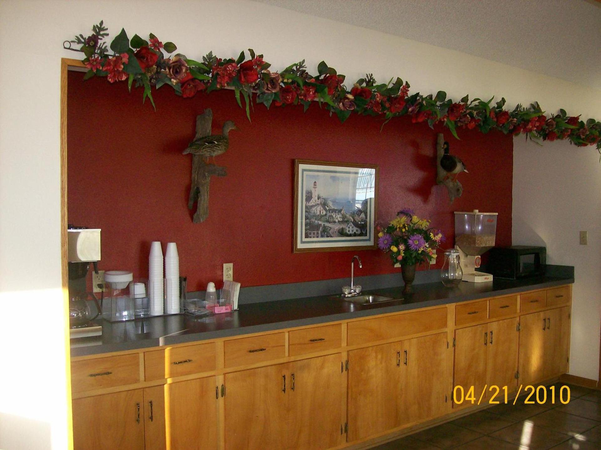 American Inn and Suites White Hall photo 8