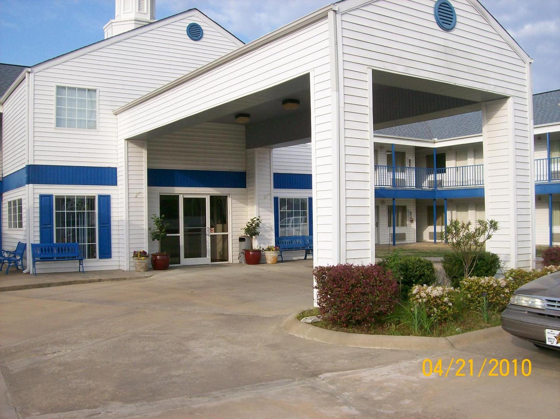 American Inn and Suites White Hall photo 3