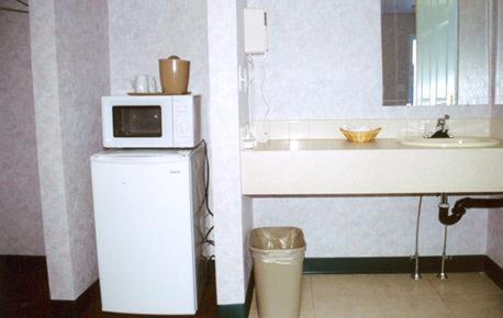 Red Carpet Inn & Suites Hammonton NJ Route-30E photo 14