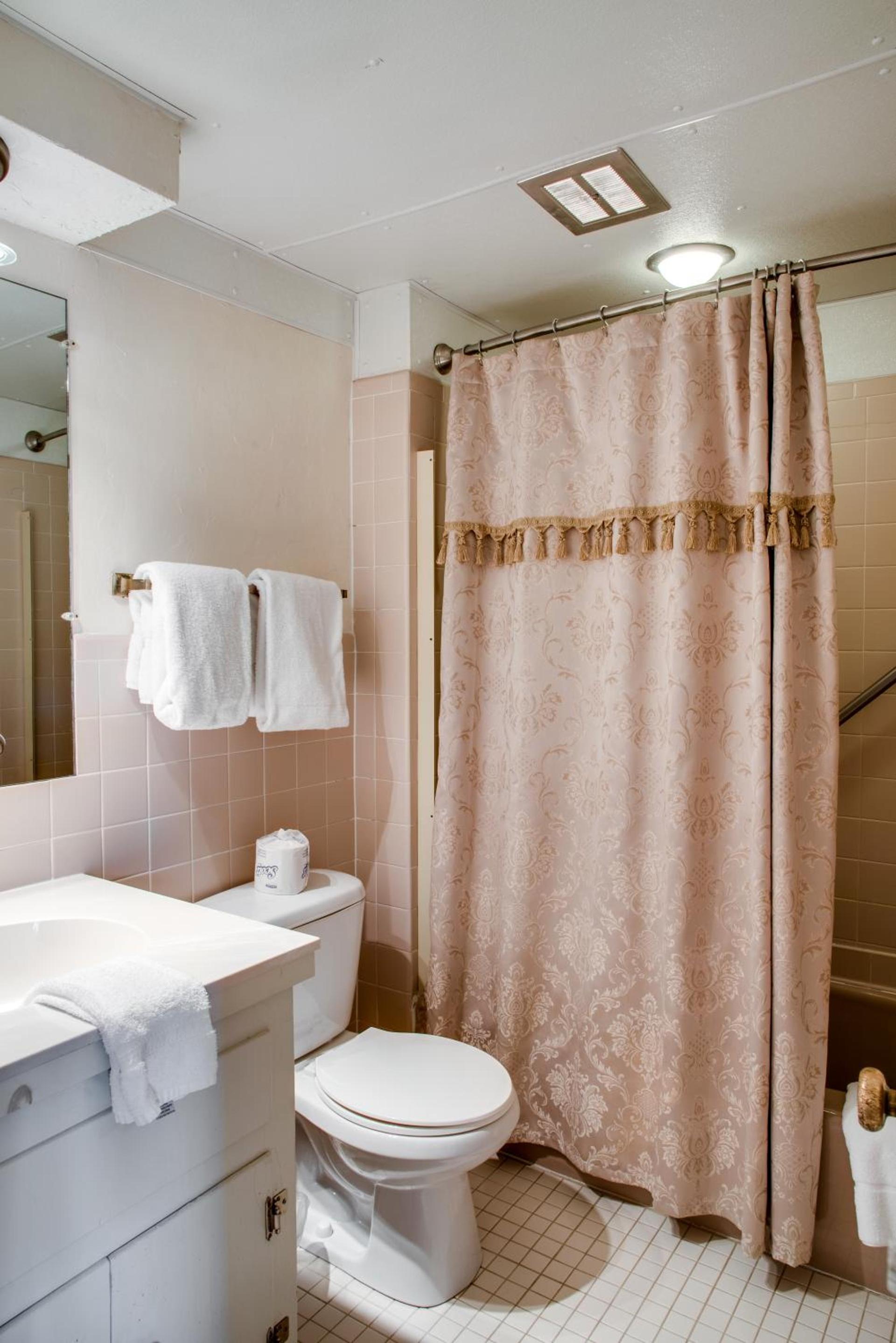 Cliff Dwellers Inn photo 64