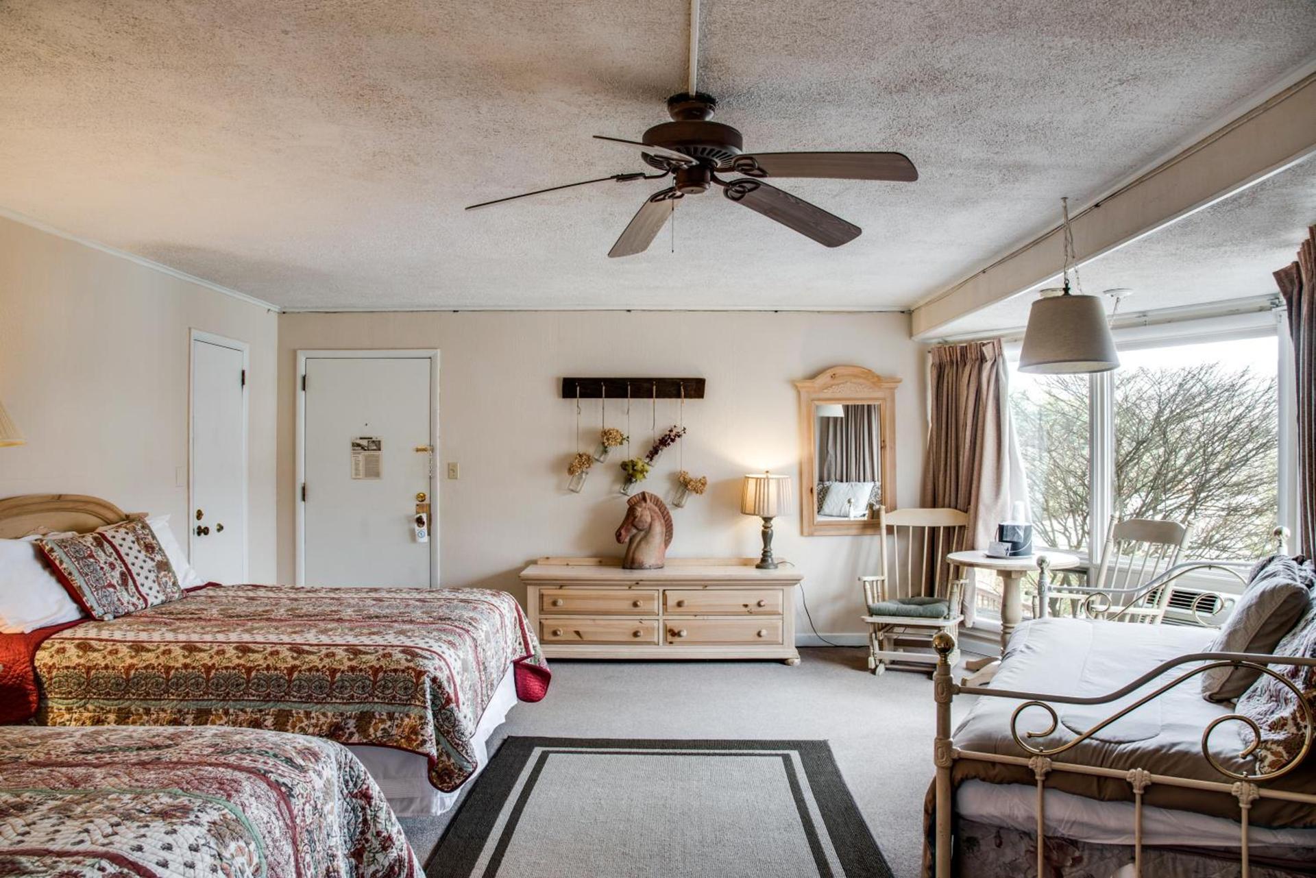 Cliff Dwellers Inn photo 65