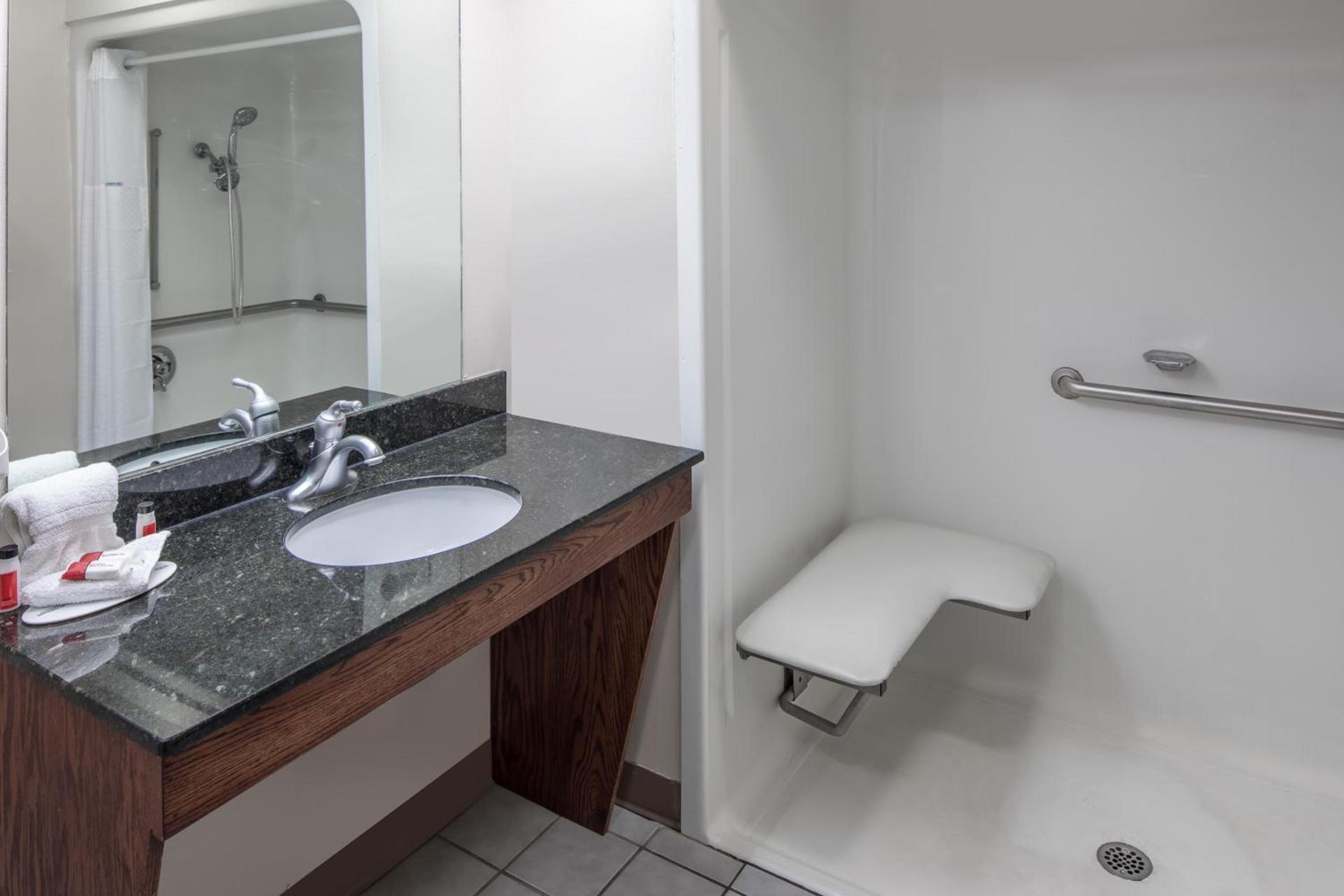 Baymont by Wyndham Cleveland photo 16