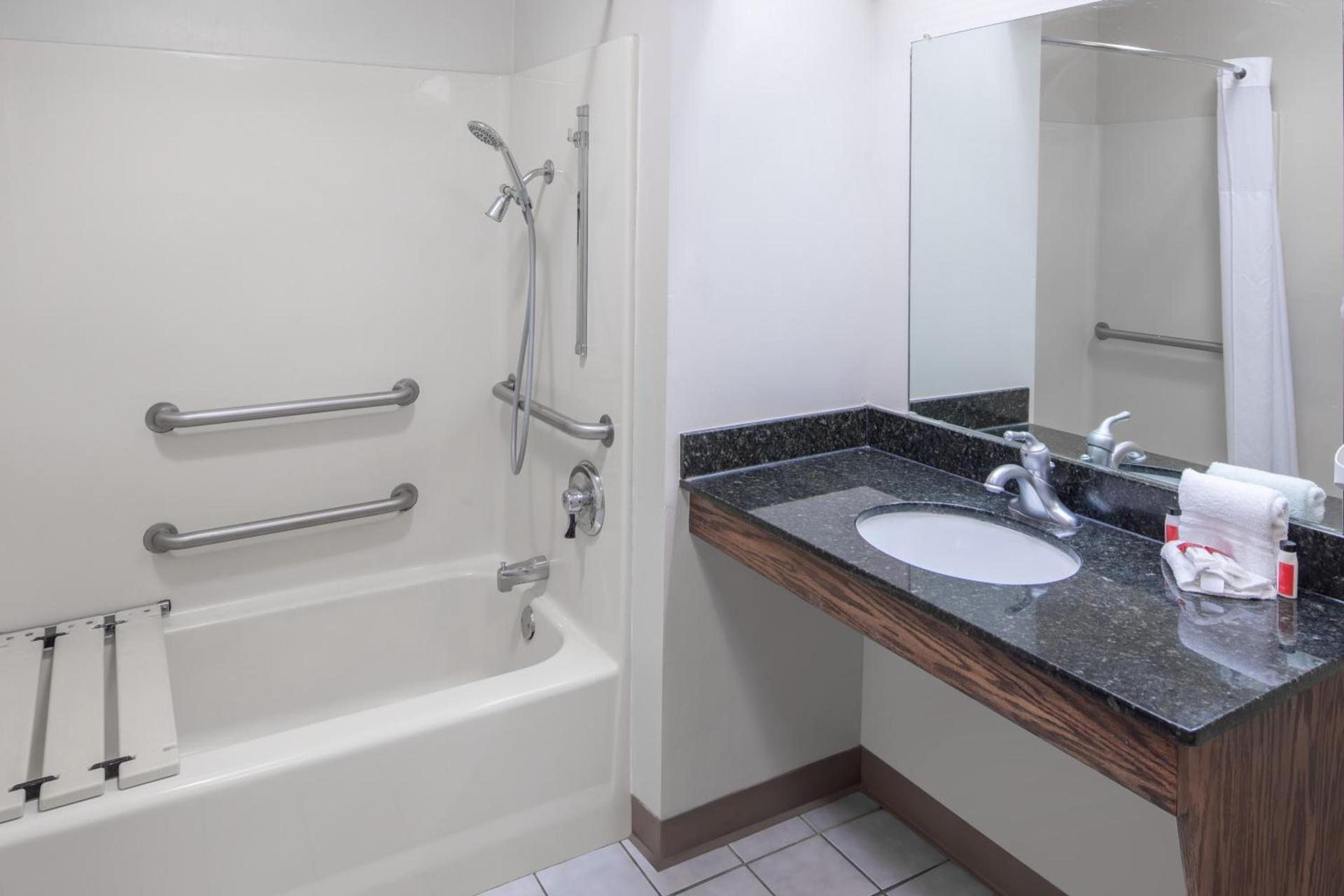 Baymont by Wyndham Cleveland photo 17
