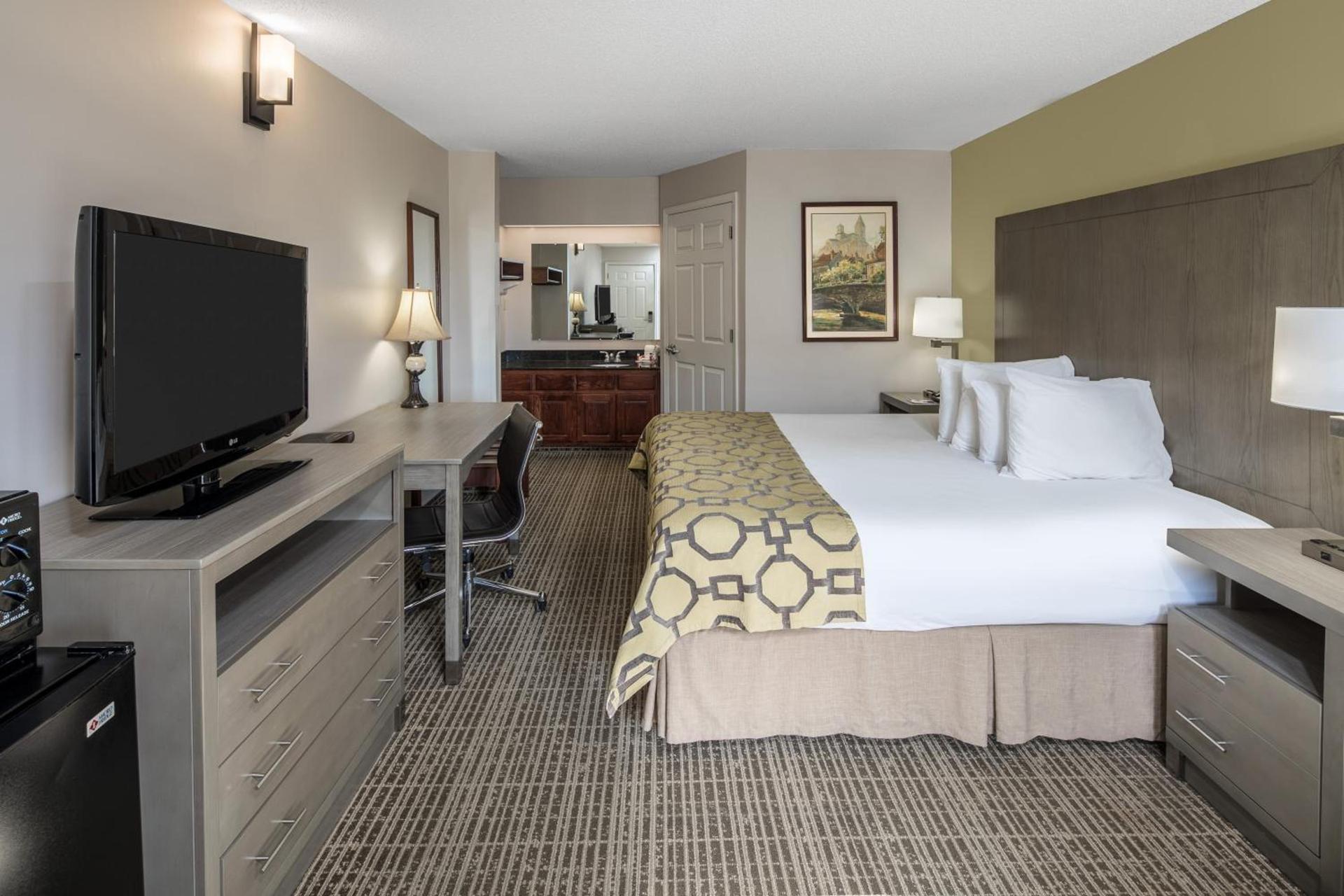 Baymont by Wyndham Cleveland photo 2