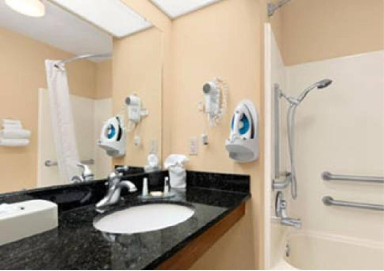 Baymont by Wyndham Cleveland photo 20