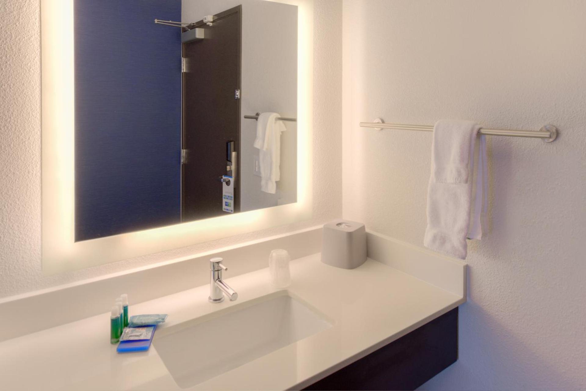 Holiday Inn Express Newberg - Wine Country by IHG photo 4