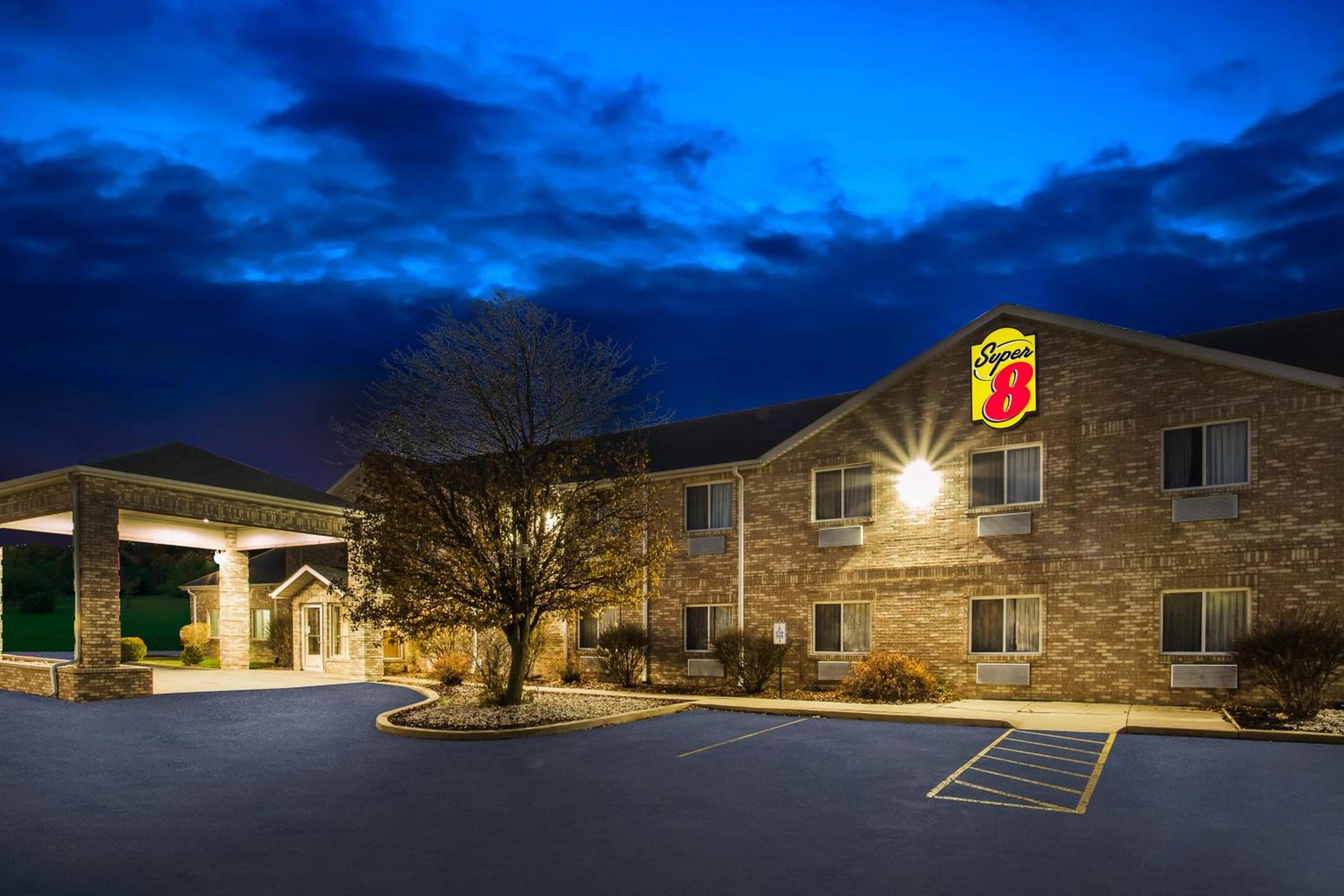 Super 8 by Wyndham Remington photo 30